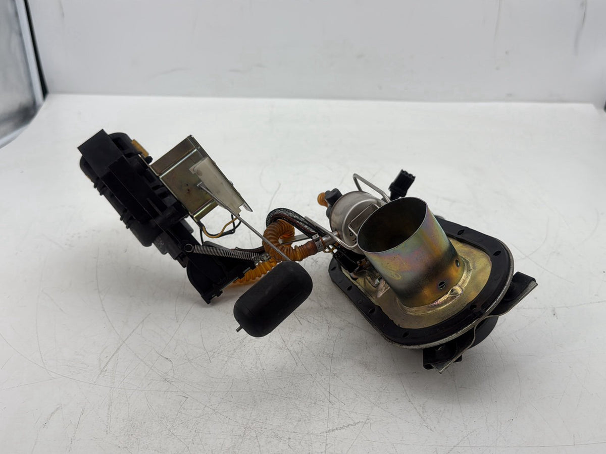 07 Harley Touring Electra Glide Ultra OEM Gas Gasoline Fuel Petrol Pump Sending