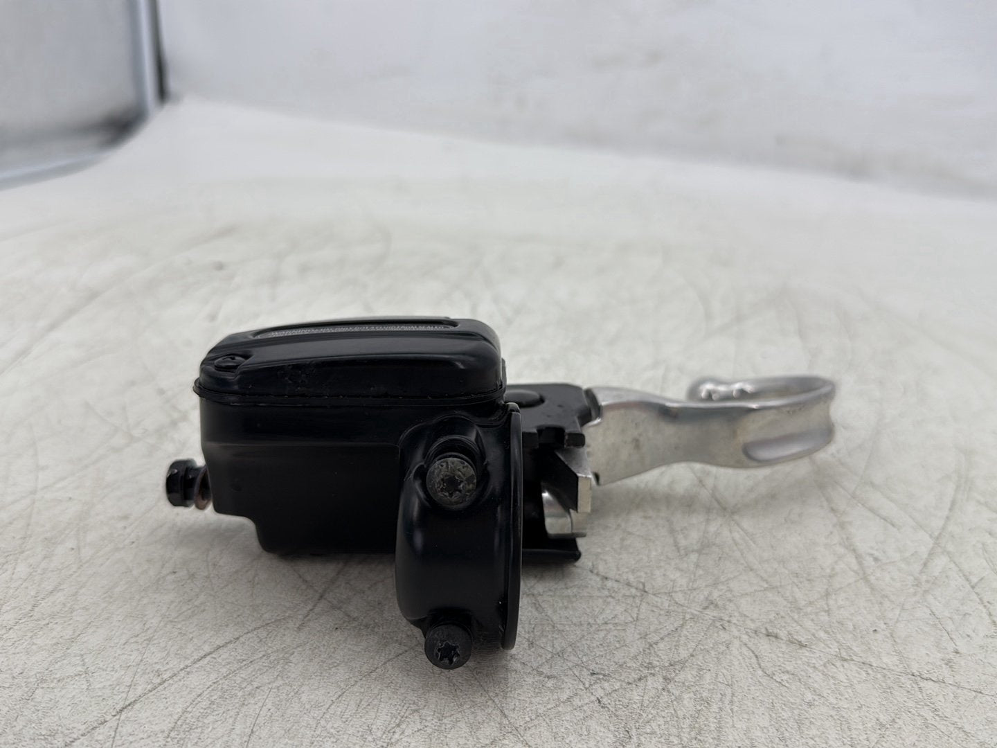 2011 Harley Street Glide Touring FLHX OEM Front Right Brake Lever Master Cylinder