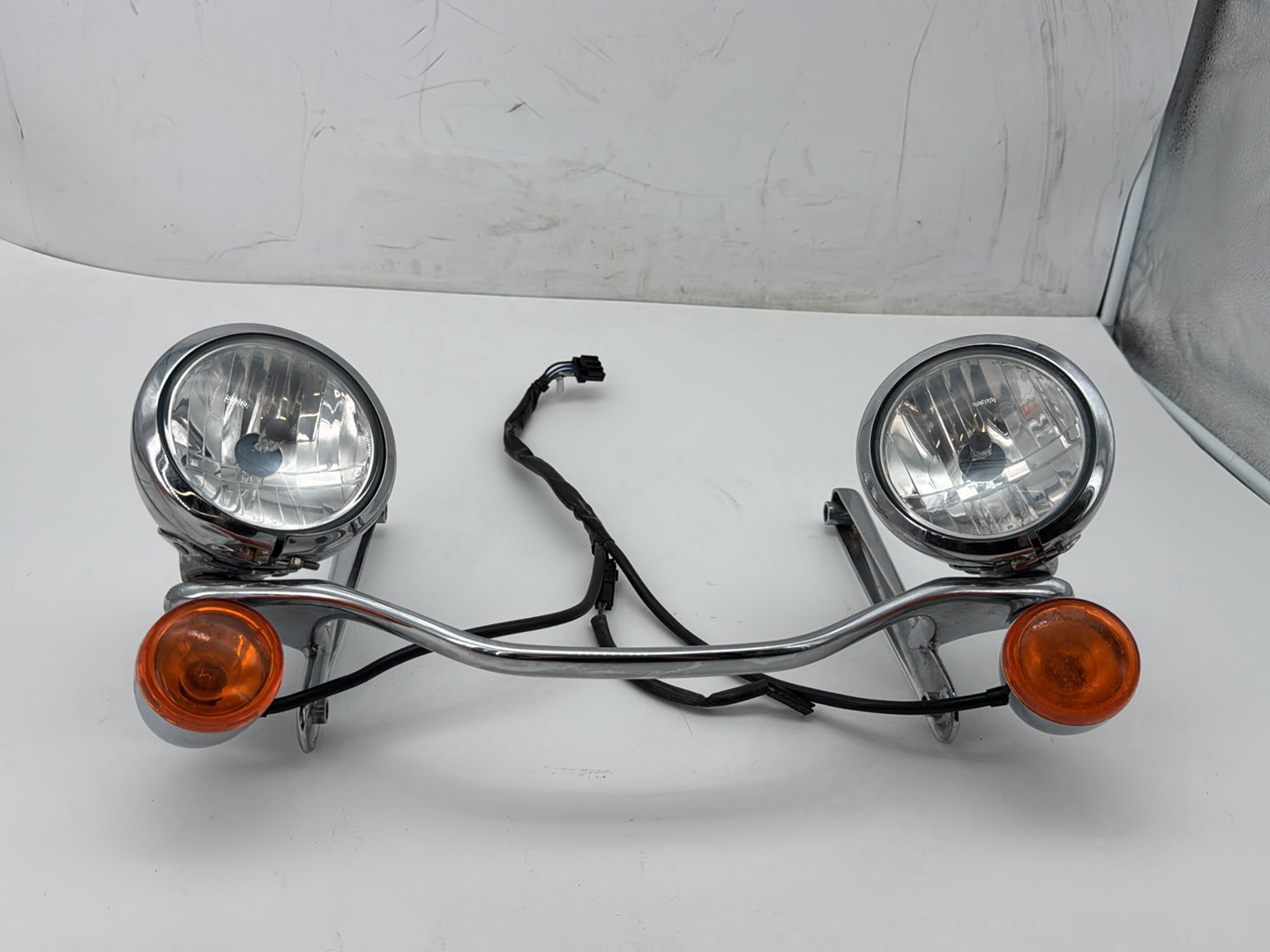 2008 Harley Softail Deluxe FLSTN OEM Front Turn Signal Indicators Aux Light Bar