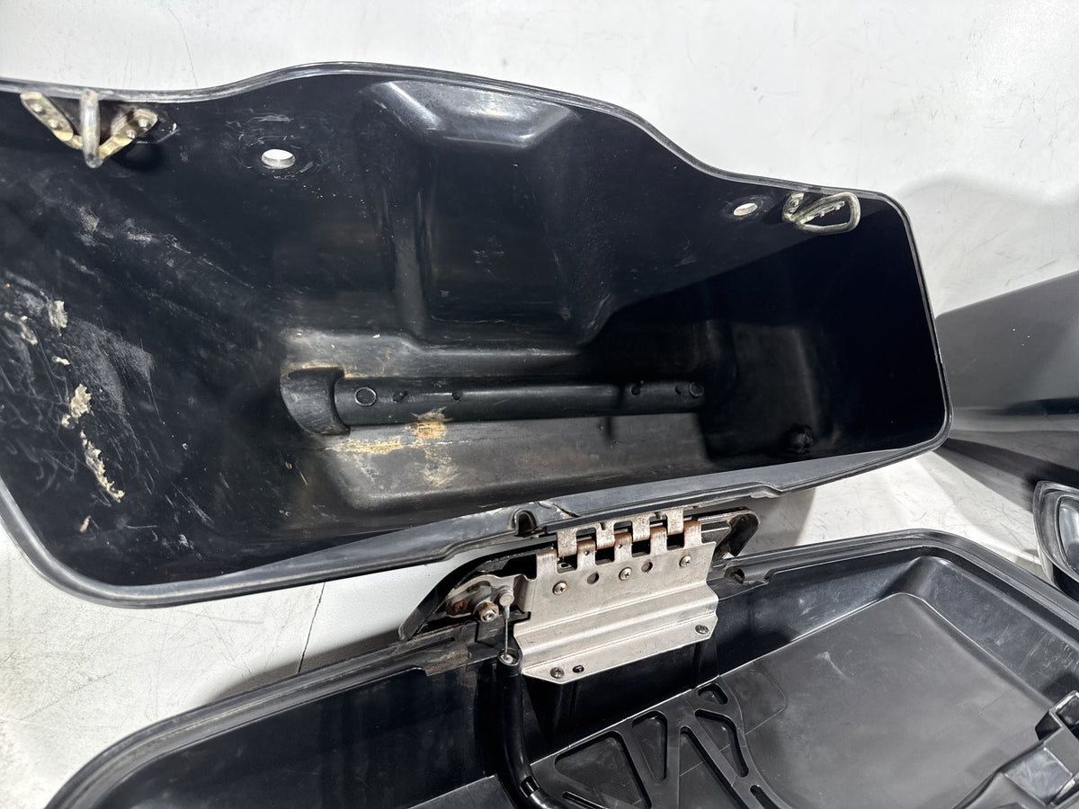 11 Harley Street Glide Touring FLHX-103 OEM Left Right Saddlebags Luggage NOKey