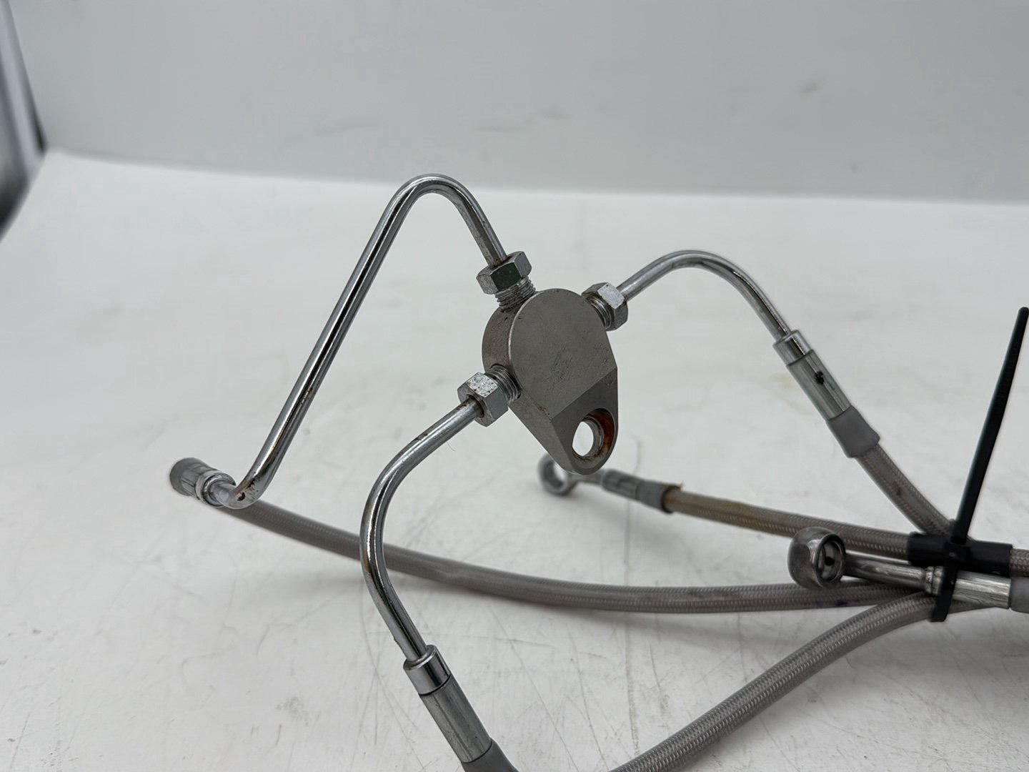 2005 Harley Touring FLHRCI Road King Classic OEM Front Brake Hose Line Pipe