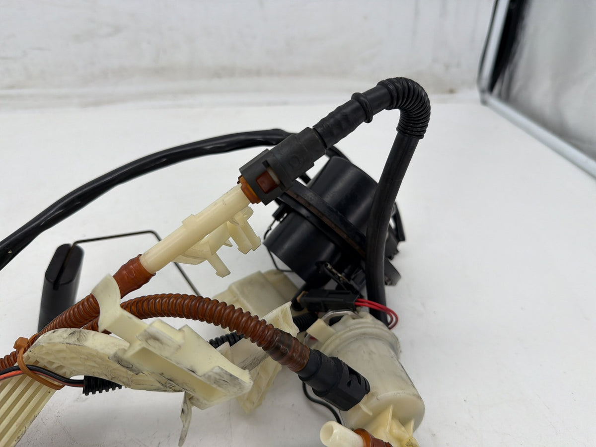 2010 Harley Street Glide Touring FLHX OEM Fuel Pump Gas Gasoline Petrol Sending