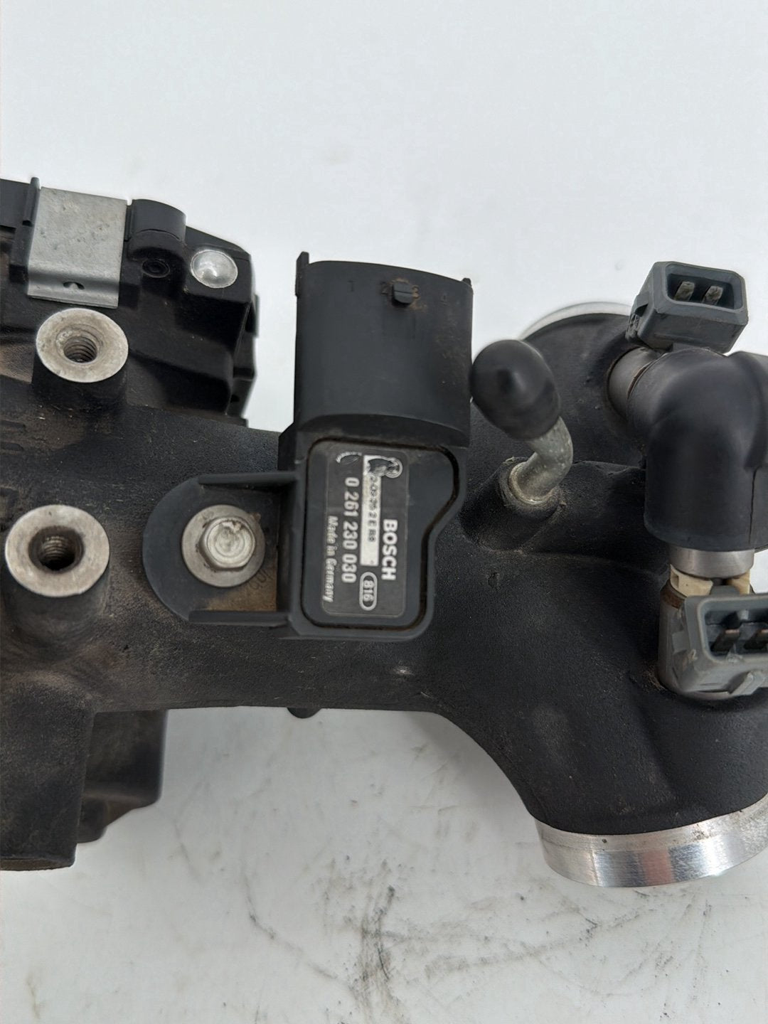 2013 Harley Touring FLHTK Glide Ultra OEM Engine Intake Manifold Throttle Body