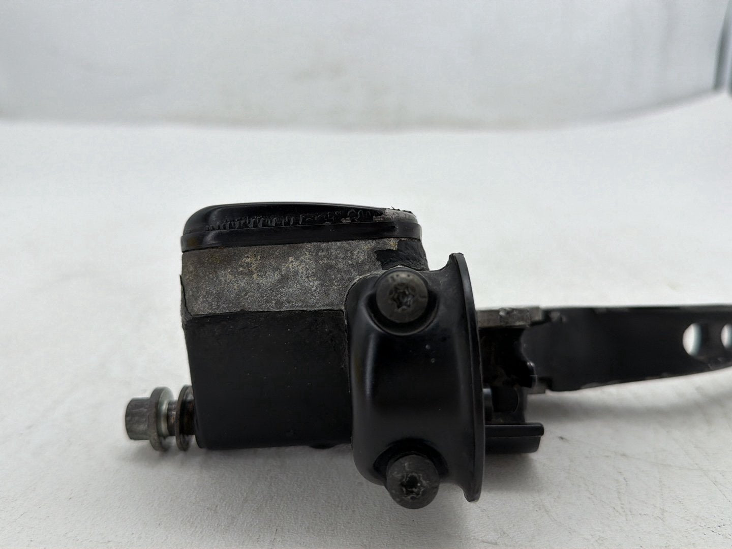 2009 Harley Dyna Street Bob FXDB OEM Front Right Brake Lever Master Cylinder