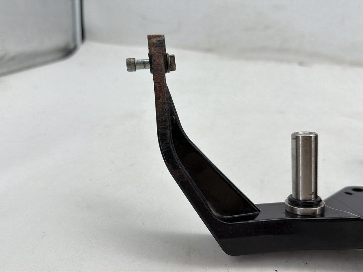 2015 Harley Softail Deluxe FLSTN OEM Left Right Foot Rest Peg Support Bracket