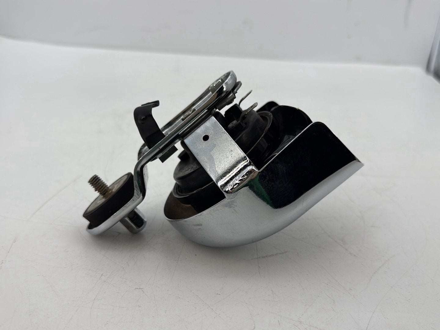2002 Harley Dyna FXD Super Glide OEM Horn Signal Klaxon Chrome Cover