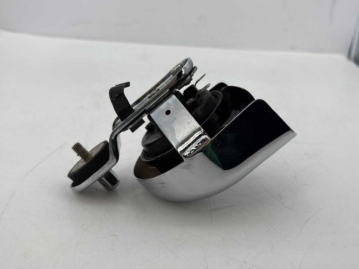 2002 Harley Dyna FXD Super Glide OEM Horn Signal Klaxon Chrome Cover 69012-93A