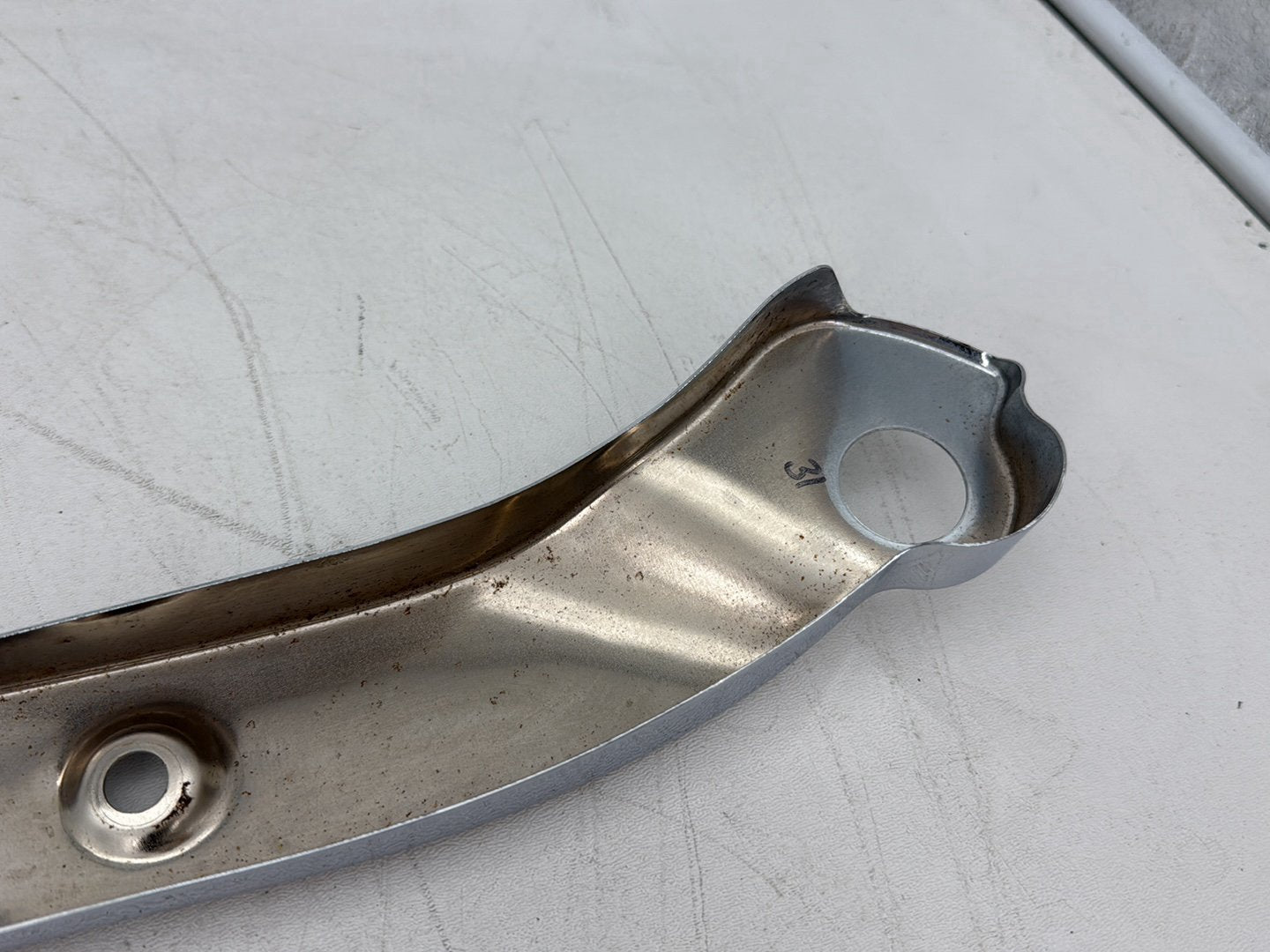 2010 Harley Dyna Fat Bob FXDF OEM Rear Left Right Fender Struts Bracket