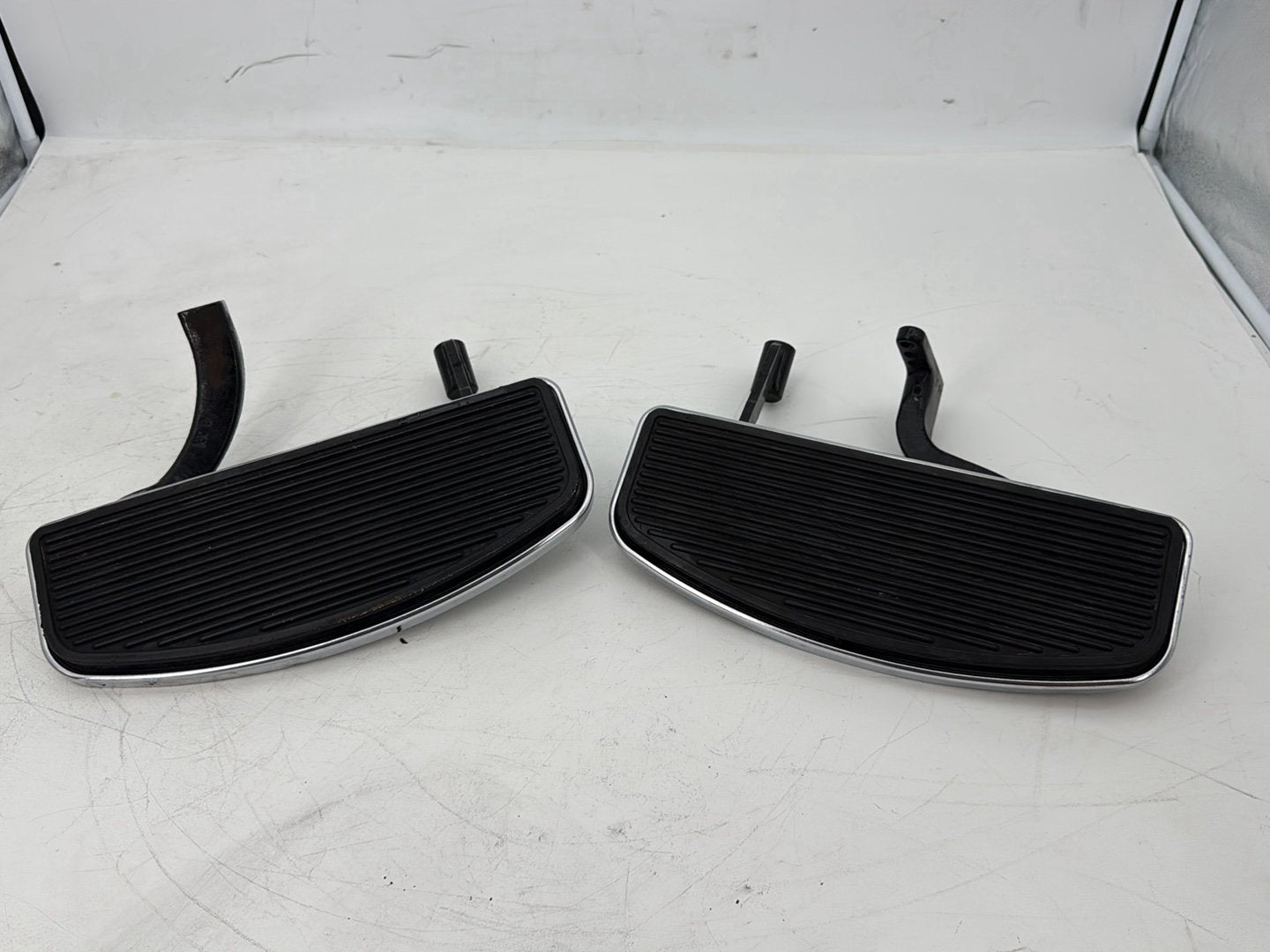 1999 - 2006 Harley-Davidson Touring Electra Glide Classic Left Right Driver Floorboard Foot Rest 50621-79A
