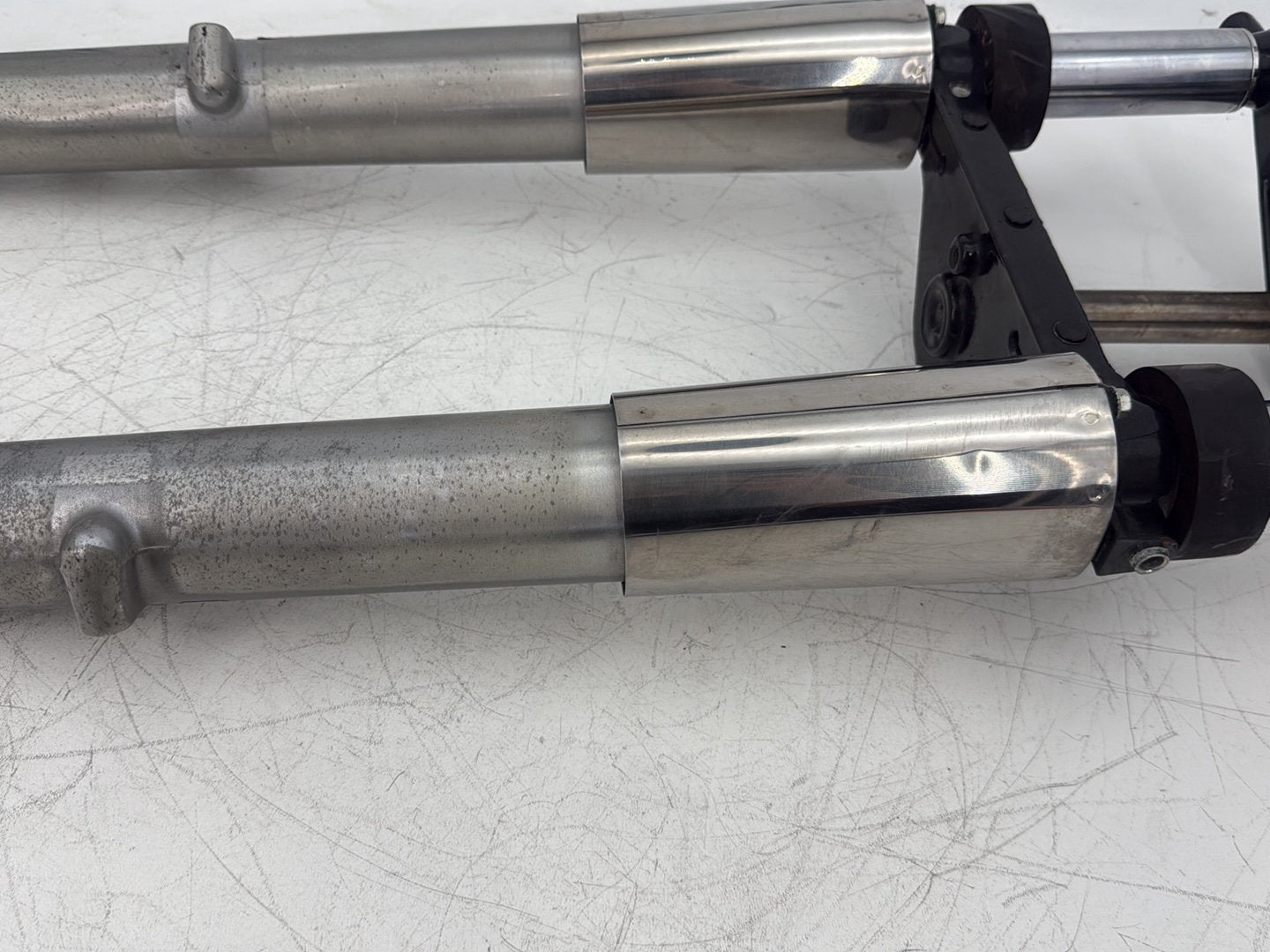2004 Harley Touring FLHT Electra Glide OEM Front Triple Tree Set & LH RH Fork Legs Sliders