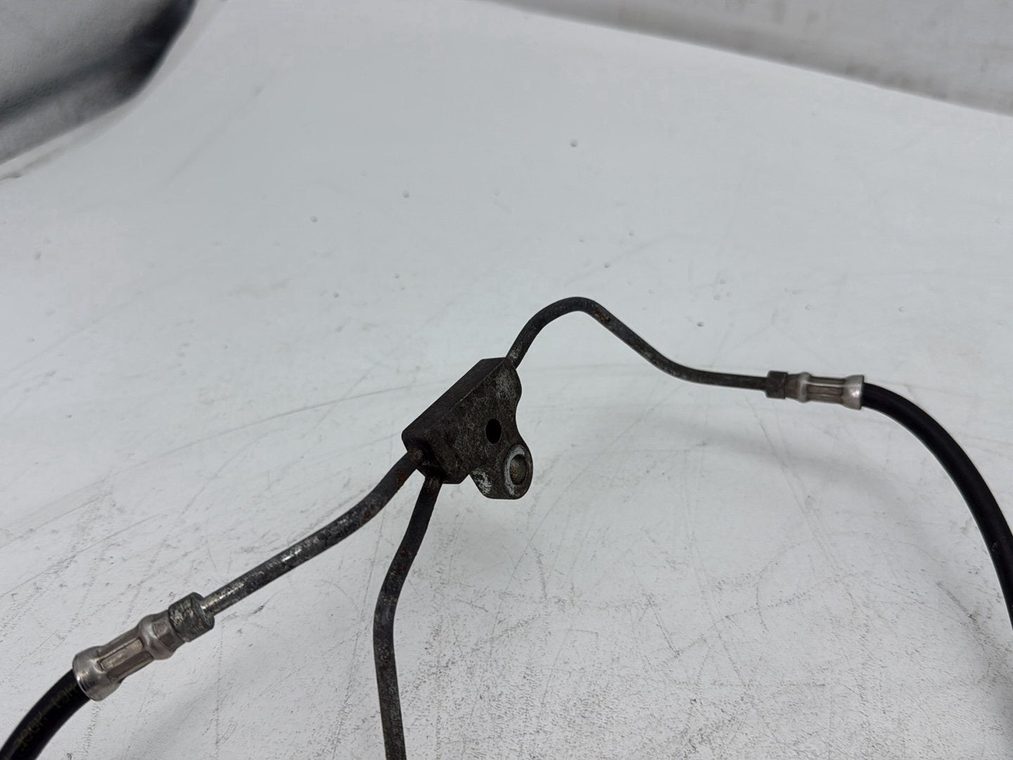 2013 Harley Electra Glide Touring Ultra FLHTCUI OEM Front Brake Hose Line Pipe NON-abs