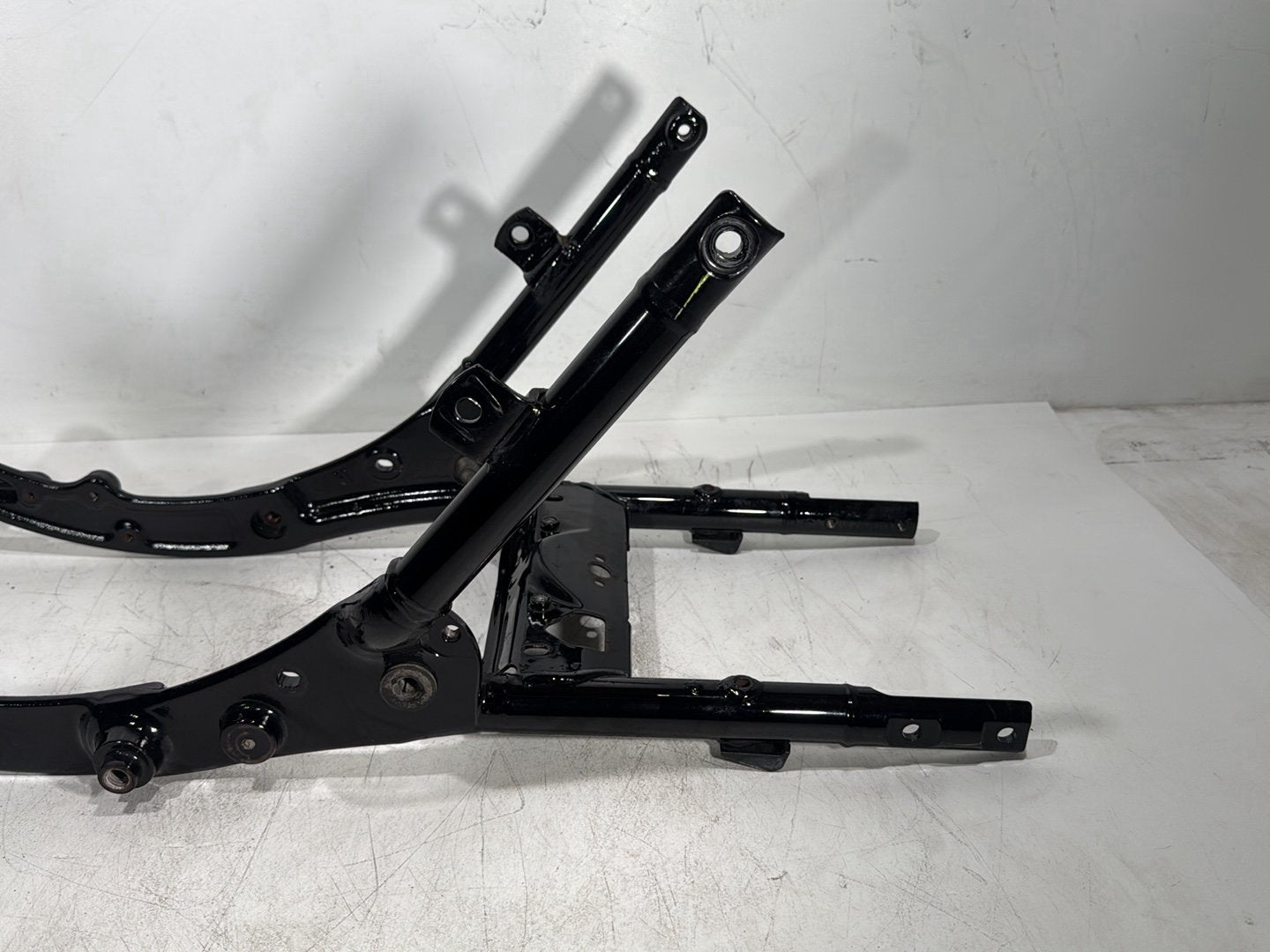 2011 Harley Street Glide Touring FLHX OEM Rear Back Sub Frame Rail Bar 48079-09BHP