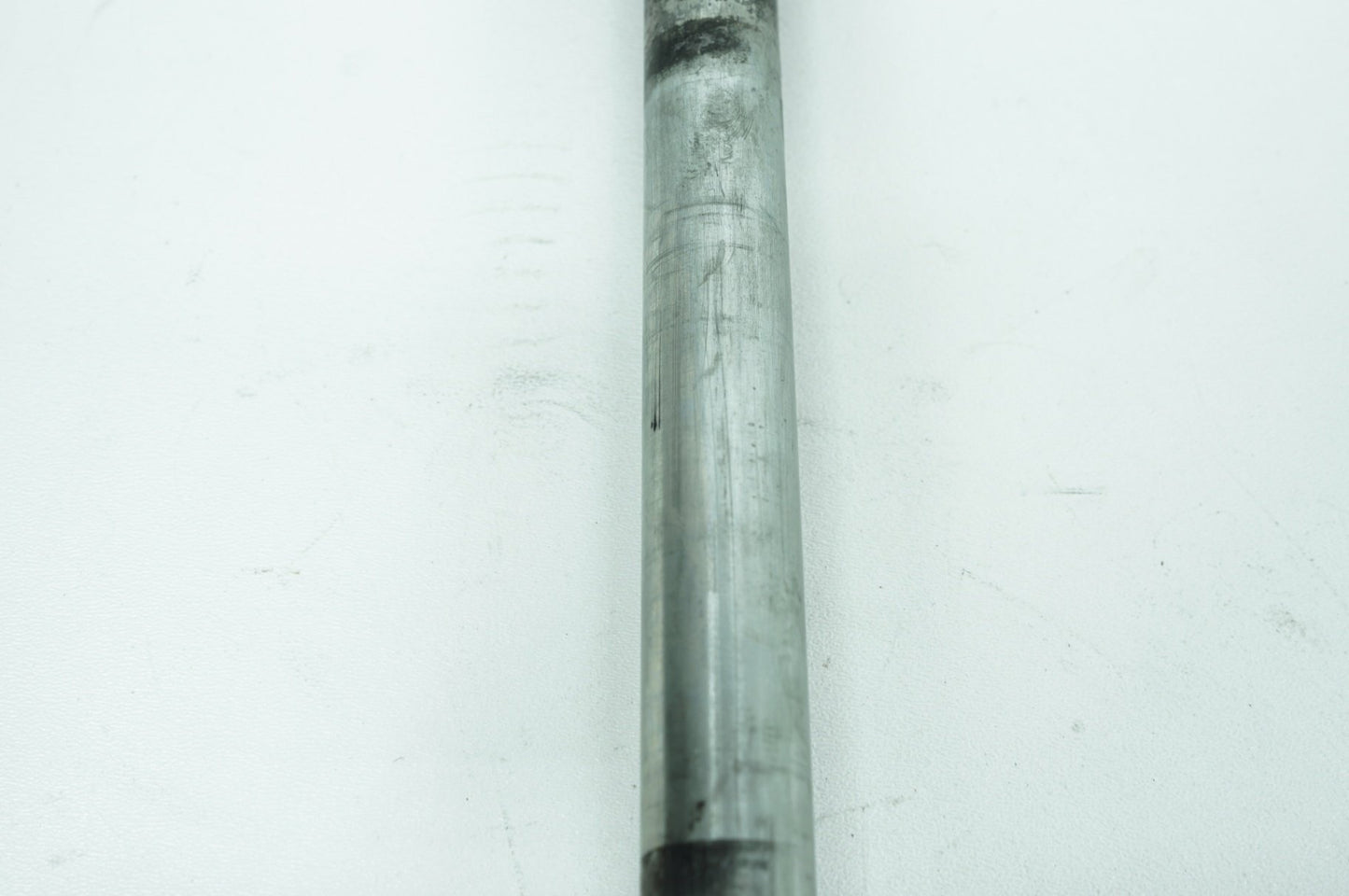 2008 - 2016 Harley-Davidson Touring Street Glide Rear Wheel Axle Bolt Shaft 41056-09
