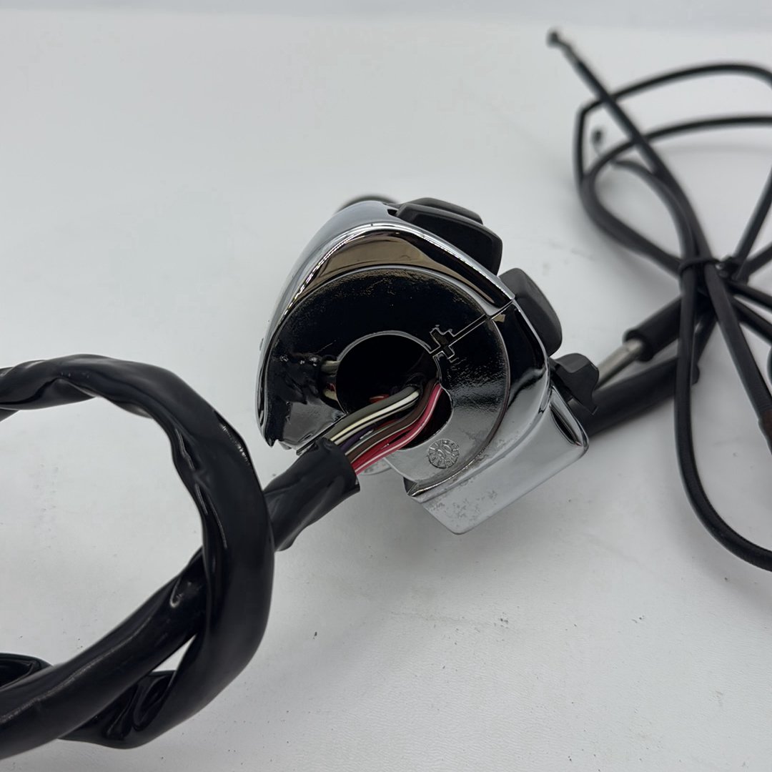 2007 - 2012 Harley-Davidson Touring Street Glide Right Engine Start Kill Switches Controls 71684-06