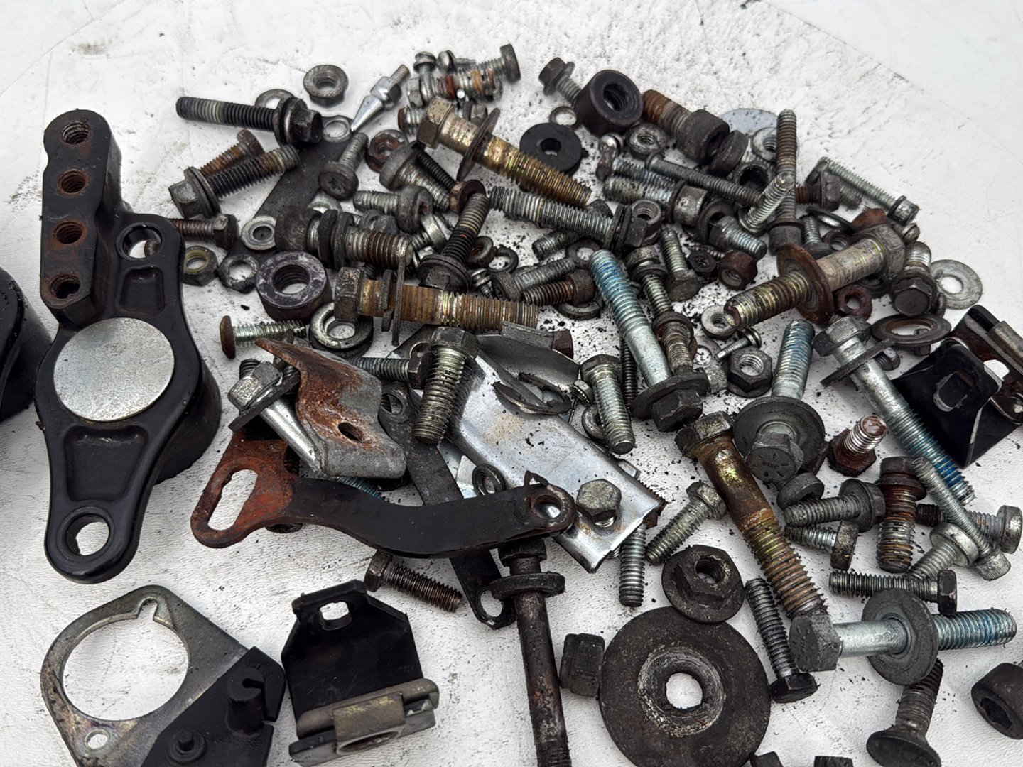 2007 - 2012 Harley-Davidson Touring Street Glide Hardware Bolts Nuts & Brackets w/ Left right Rear Fork Swingarm brackets