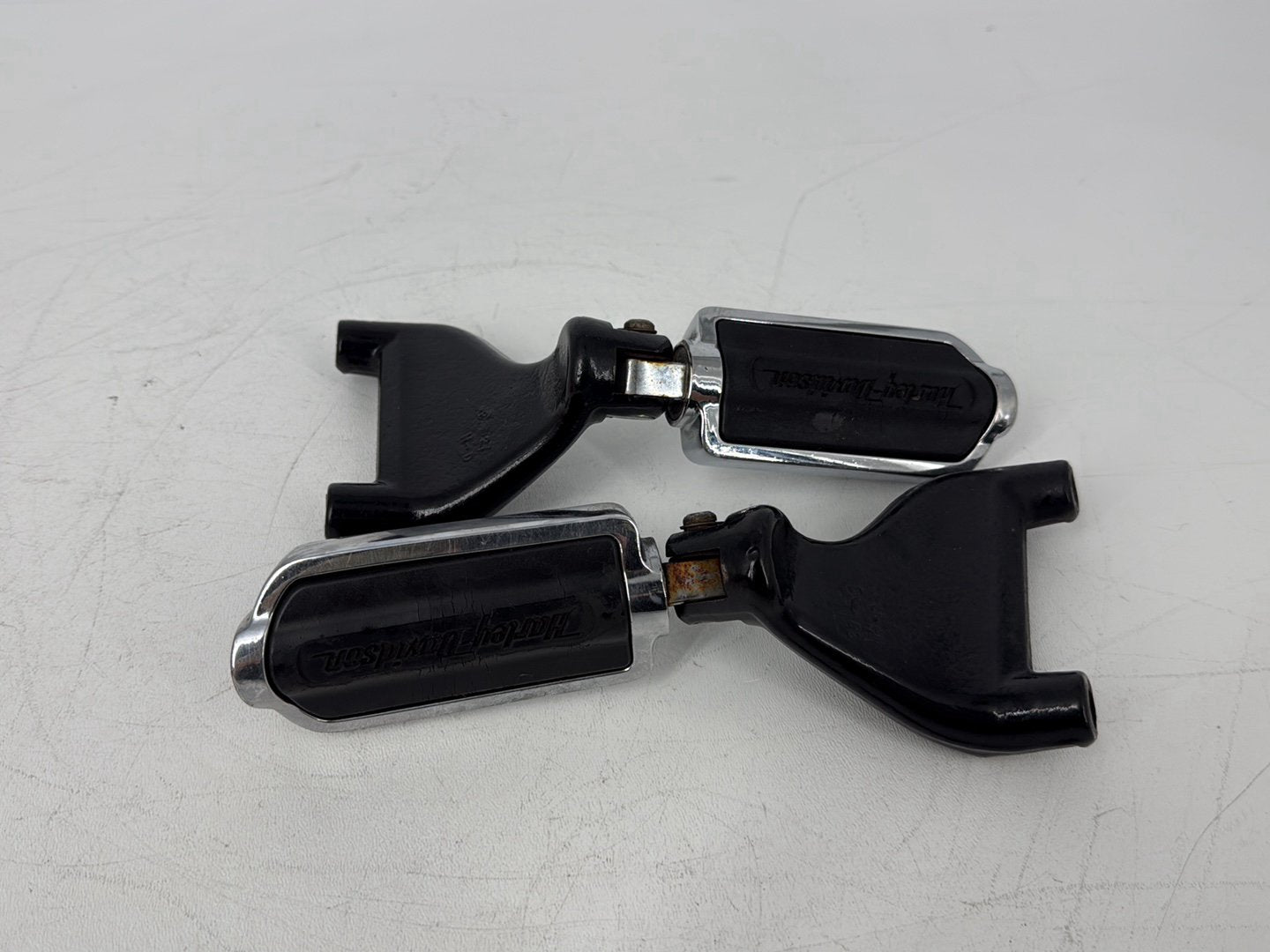 2005 Harley Sportster XL883C 883 Custom OEM Passenger Left & Right Foot Pegs