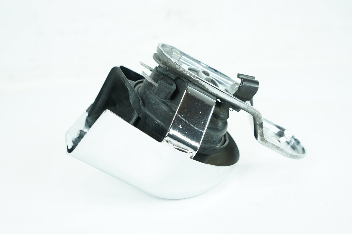 2007 - 2017 Harley-Davidson Dyna Super Glide Custom Horn Signal Klaxon Chrome Cover 69012-93A