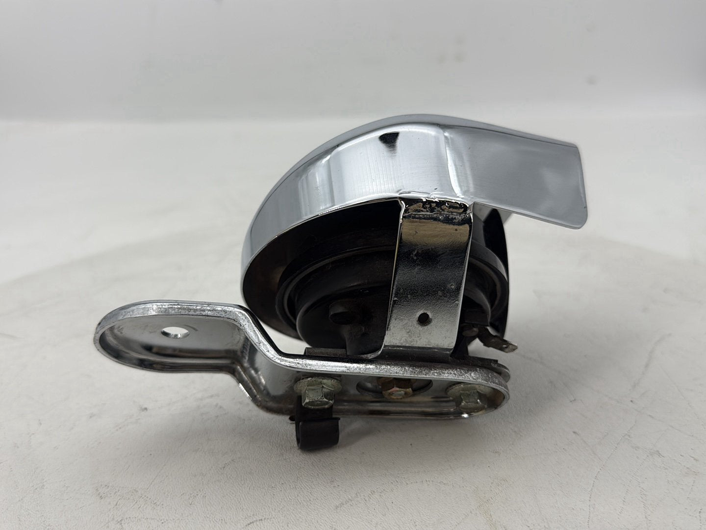 1999 - 2006 Harley-Davidson Softail Heritage Horn Signal Klaxon Chrome Cover  	69012-93A