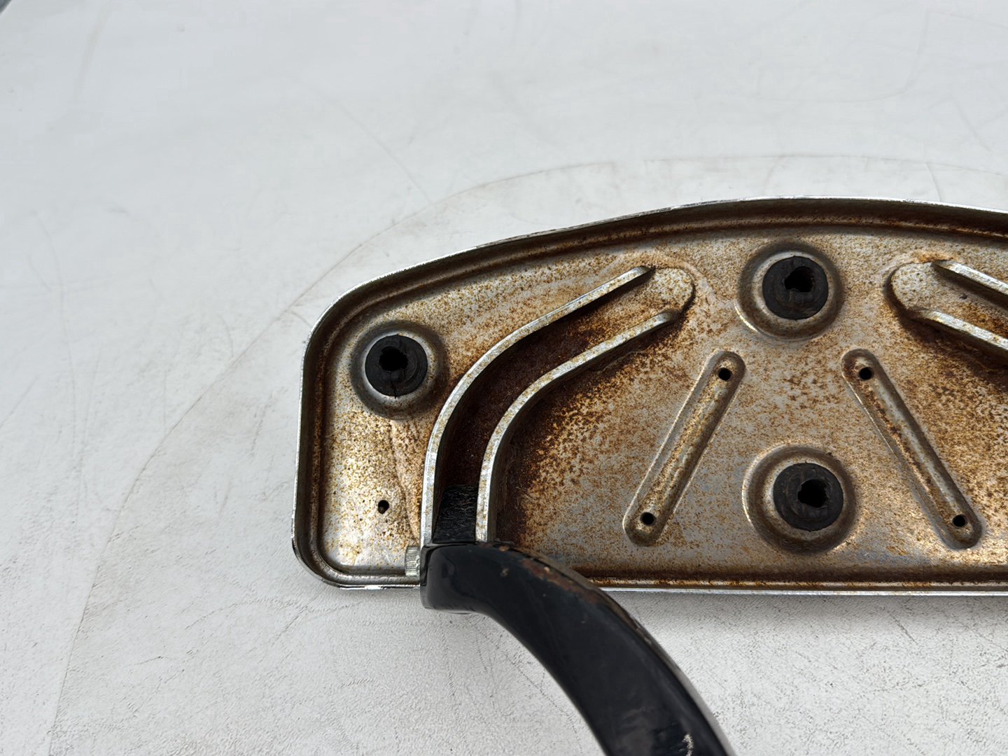 1999 - 2006 Harley-Davidson Touring Electra Glide Ultra Right Driver 1 Floorboard Foot Rest 50614-91A