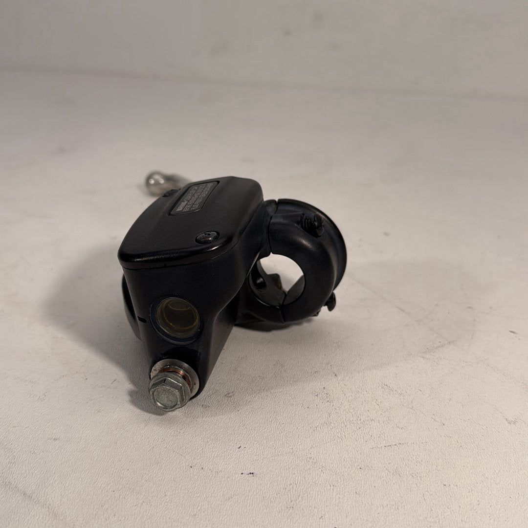 2017 - 2026 Harley-Davidson Softail Heritage Classic 114 Front Right Brake Lever Master Cylinder 41700233