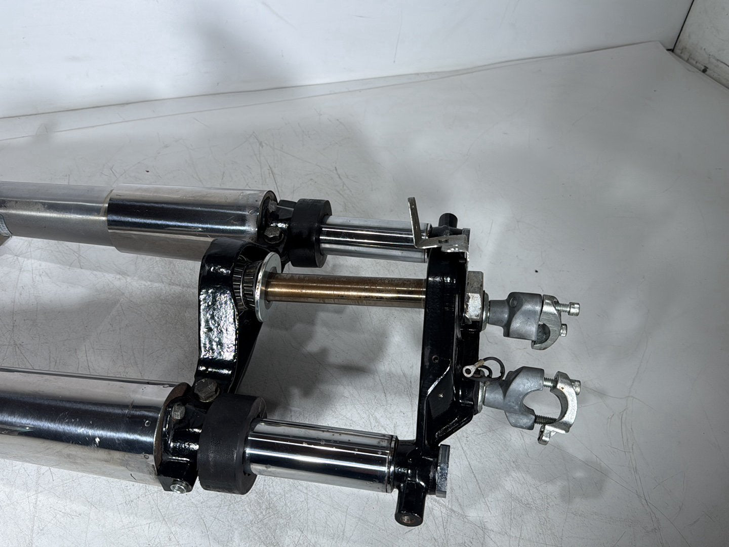 1999 - 2006 Harley-Davidson Touring Electra Glide Classic Front Triple Tree Set & LH RH Fork Legs Sliders  	45435-95
