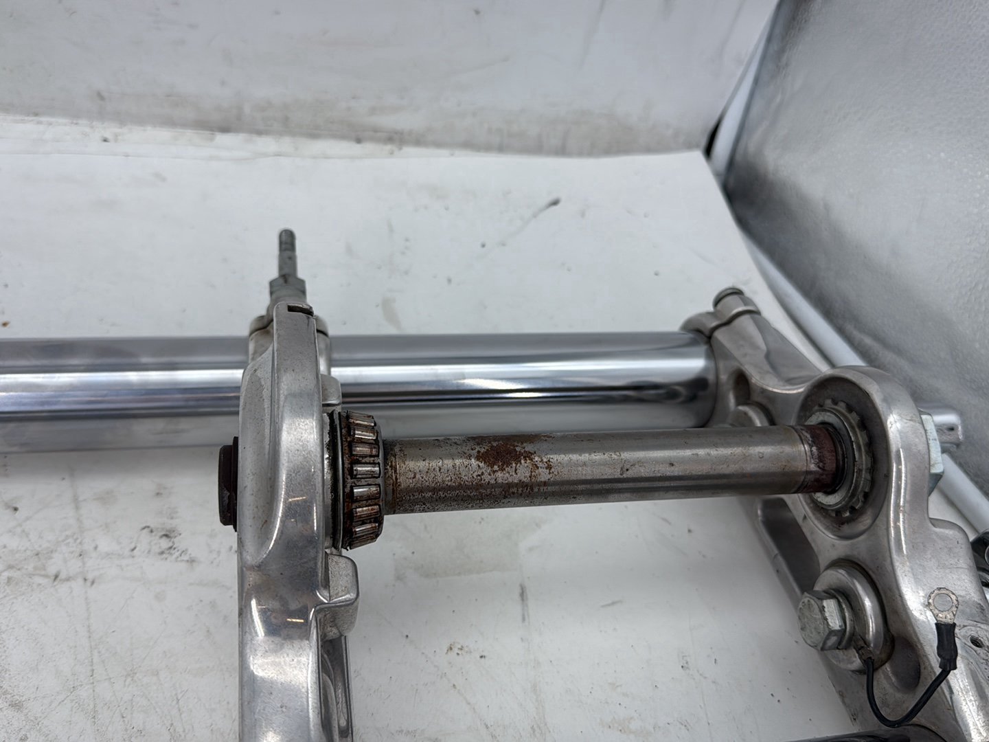 2006 Harley Dyna Super Glide Custom FXDCI OEM Front Triple Tree Set & LH RH Fork Legs Sliders