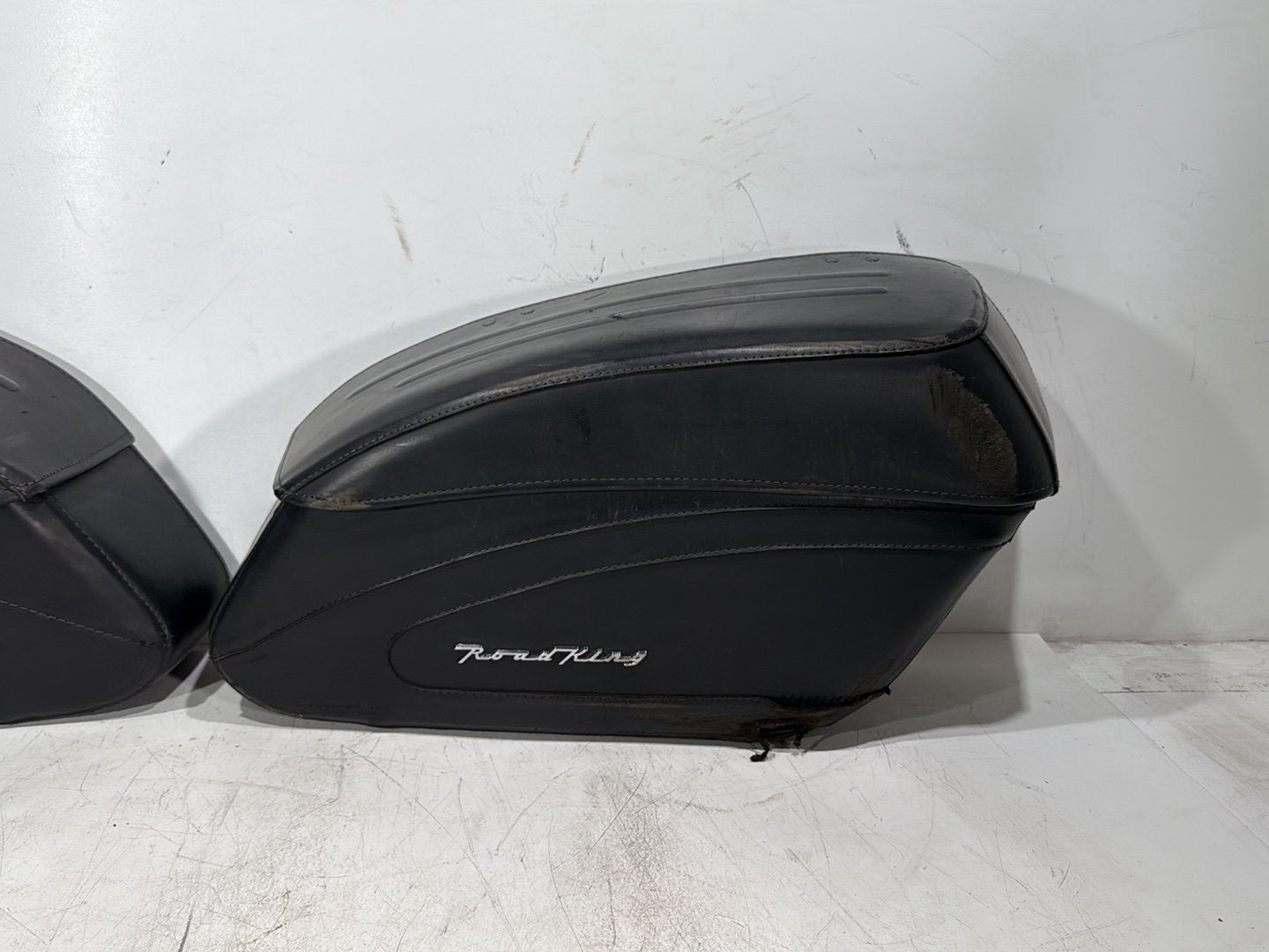 2004 Harley Road King Touring Custom FLHRSI OEM Rear Left Right Saddlebags Luggage Leather