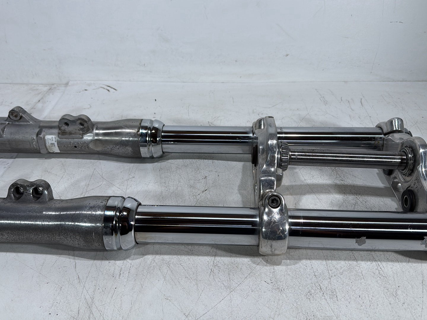 2015 Harley Dyna Low Rider FXDL OEM Front Triple Tree Set & LH RH Fork Legs Sliders