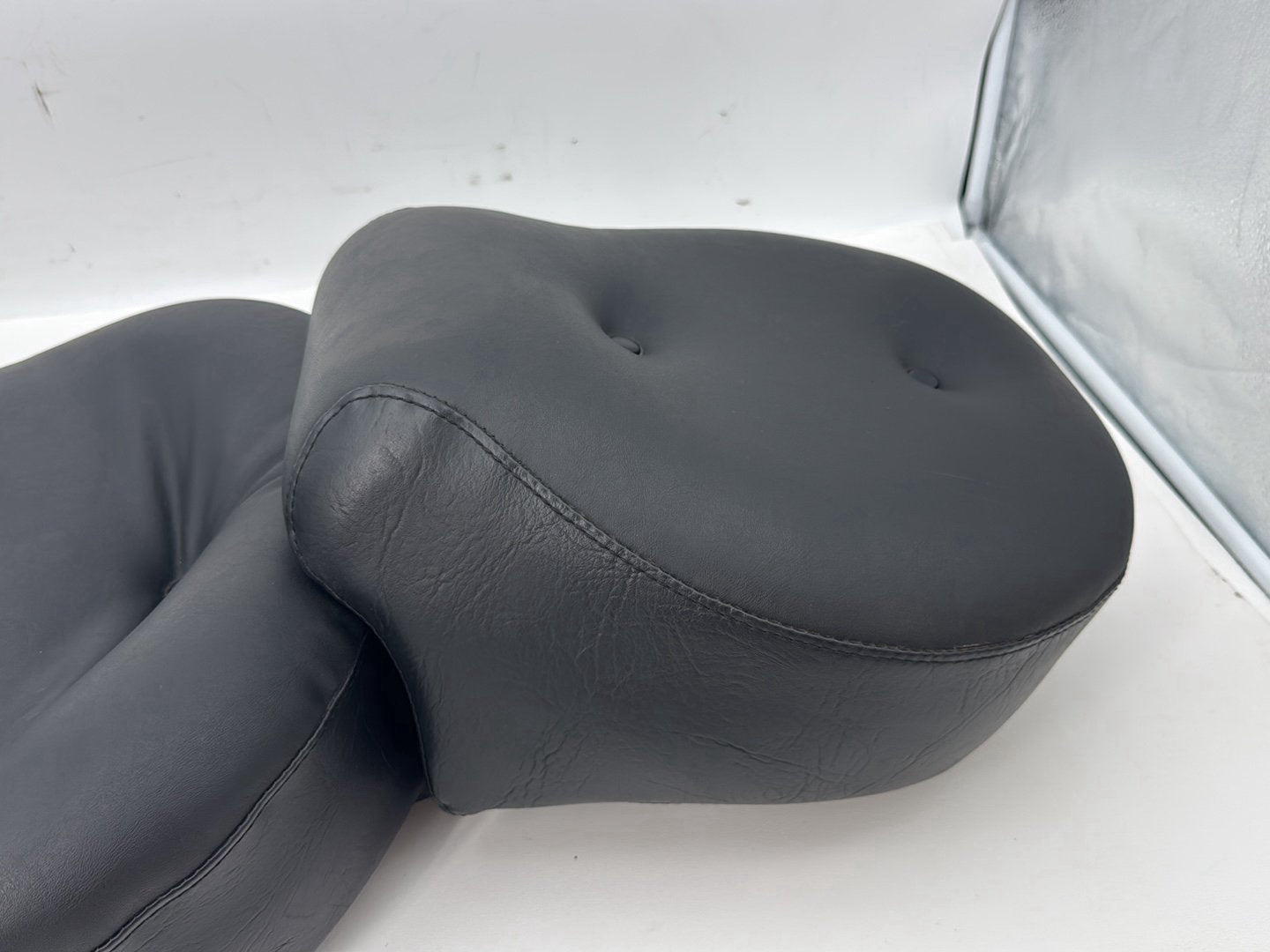 1999 - 2006 Harley-Davidson Dyna Wide Glide Passenger Rider Driver Seat Saddle MUSTANG