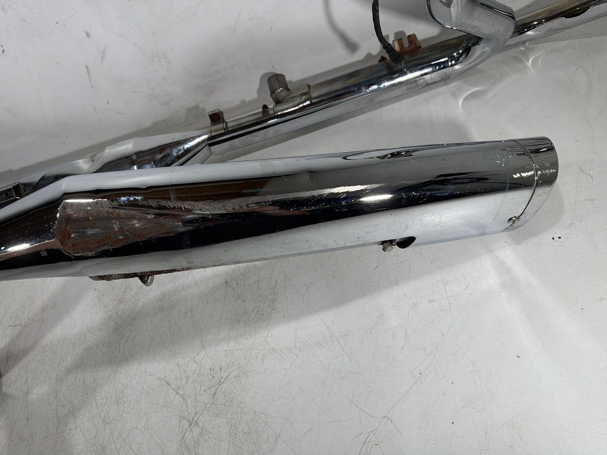 09 Harley Street Glide Touring Exhaust Header Pipes Muffler BENT SCRATCHED