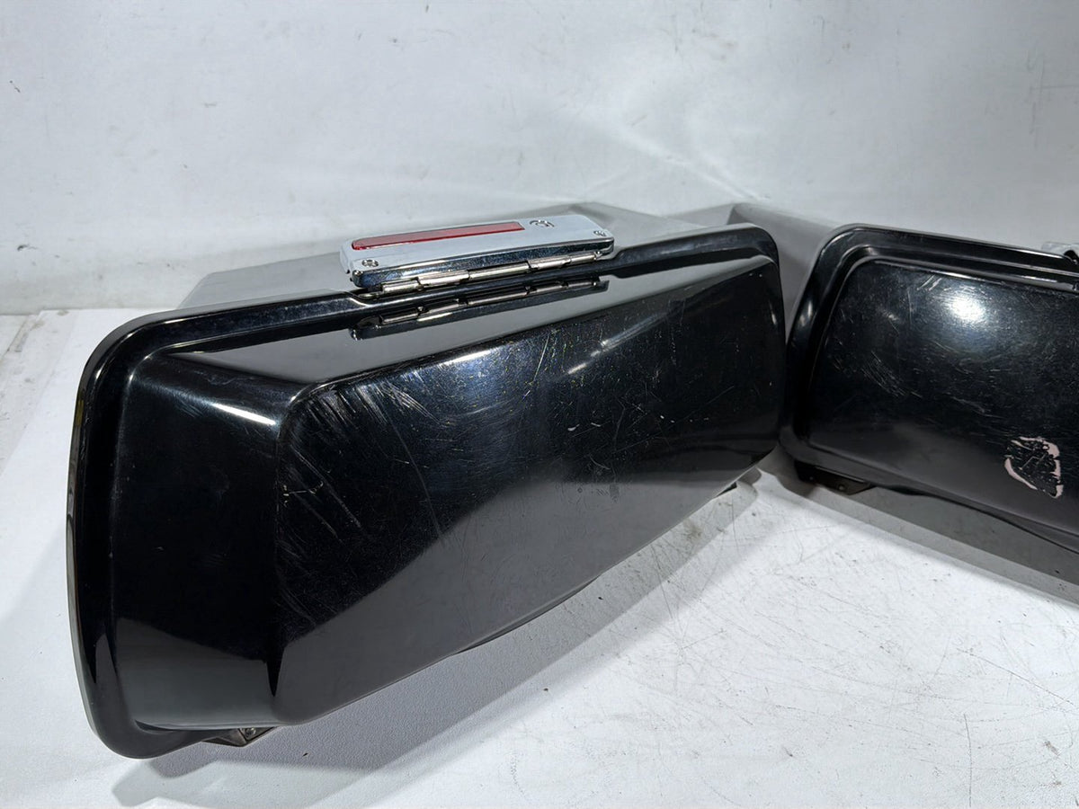 2010 Harley Road King Touring Classic OEM Left Right Saddlebags Luggage NOKey