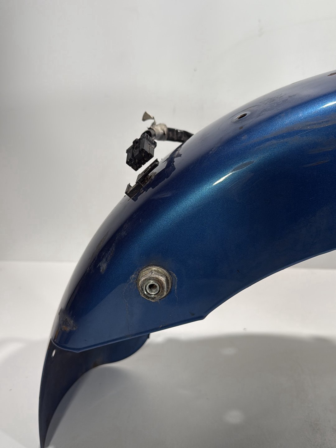 1999 - 2006 Harley-Davidson Touring Electra Glide Ultra Rear Wheel Fender & Turn Signals Bar  	59579-01B