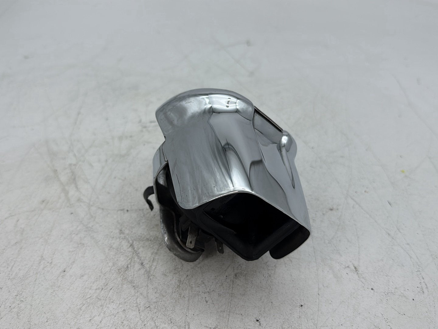 2018 Harley Electra Glide Touring Ultra FLHTCU Horn Signal Klaxon Chrome Cover