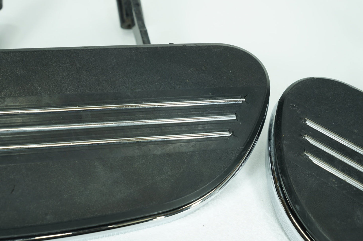 2007 - 2011 Harley-Davidson Touring Street Glide Left Right Driver Floorboard Foot Rest 50683-04