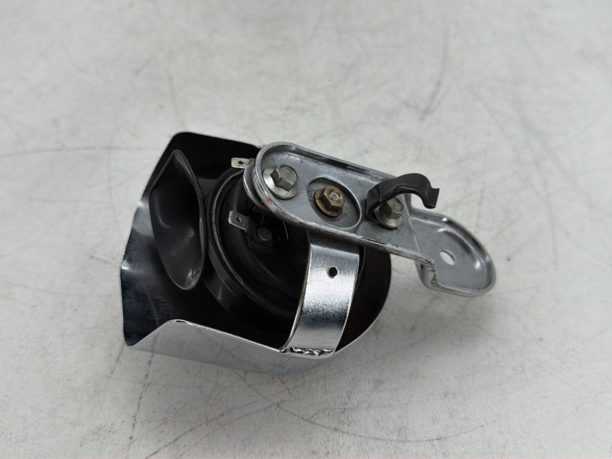 2003 Harley Softail Deuce FXSTD OEM Horn Signal Klaxon Chrome Cover