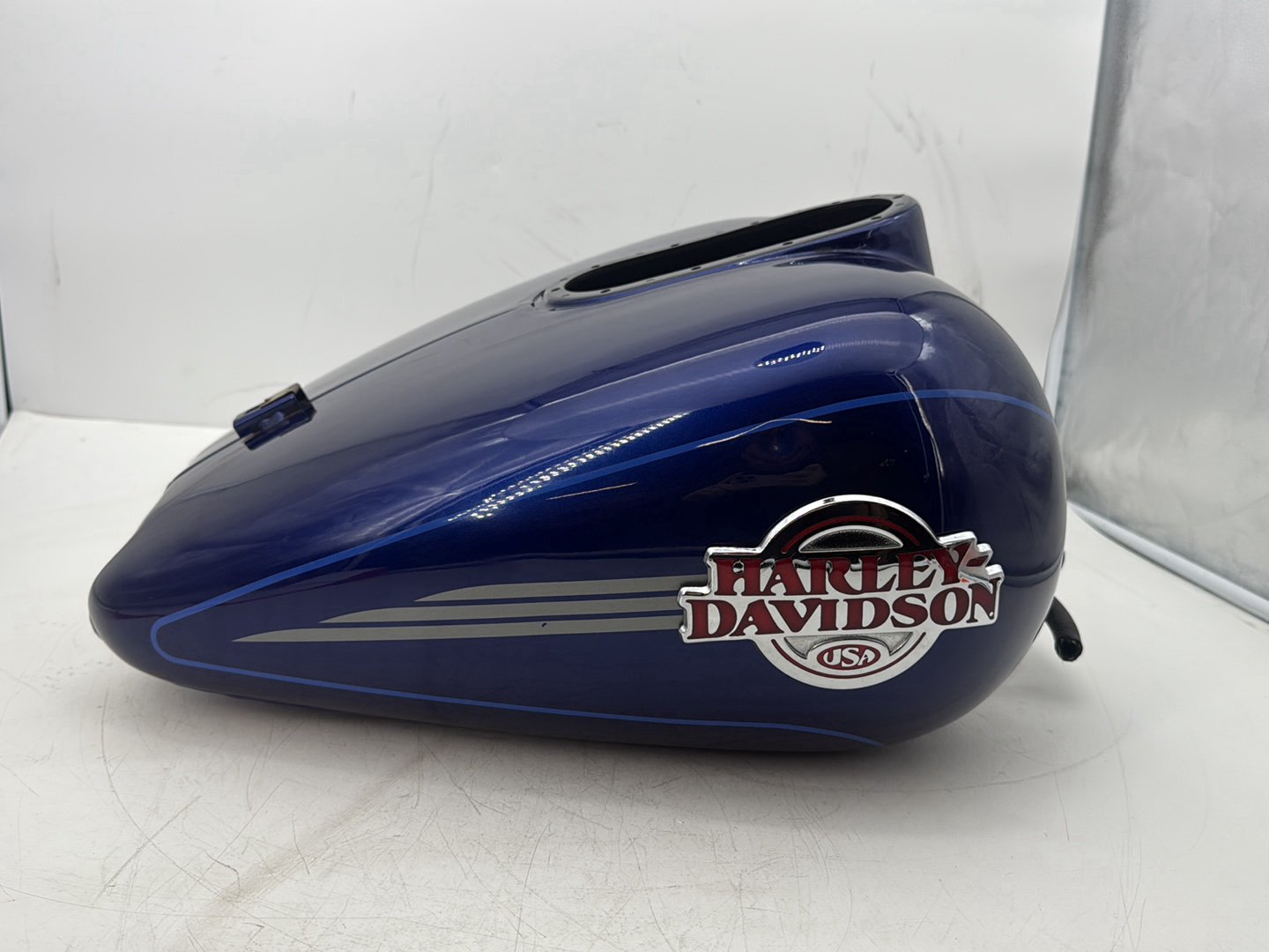 2007 Harley Touring FLHTCU Electra Glide Ultra OEM Fuel Gas Tank Gasoline Reservoir