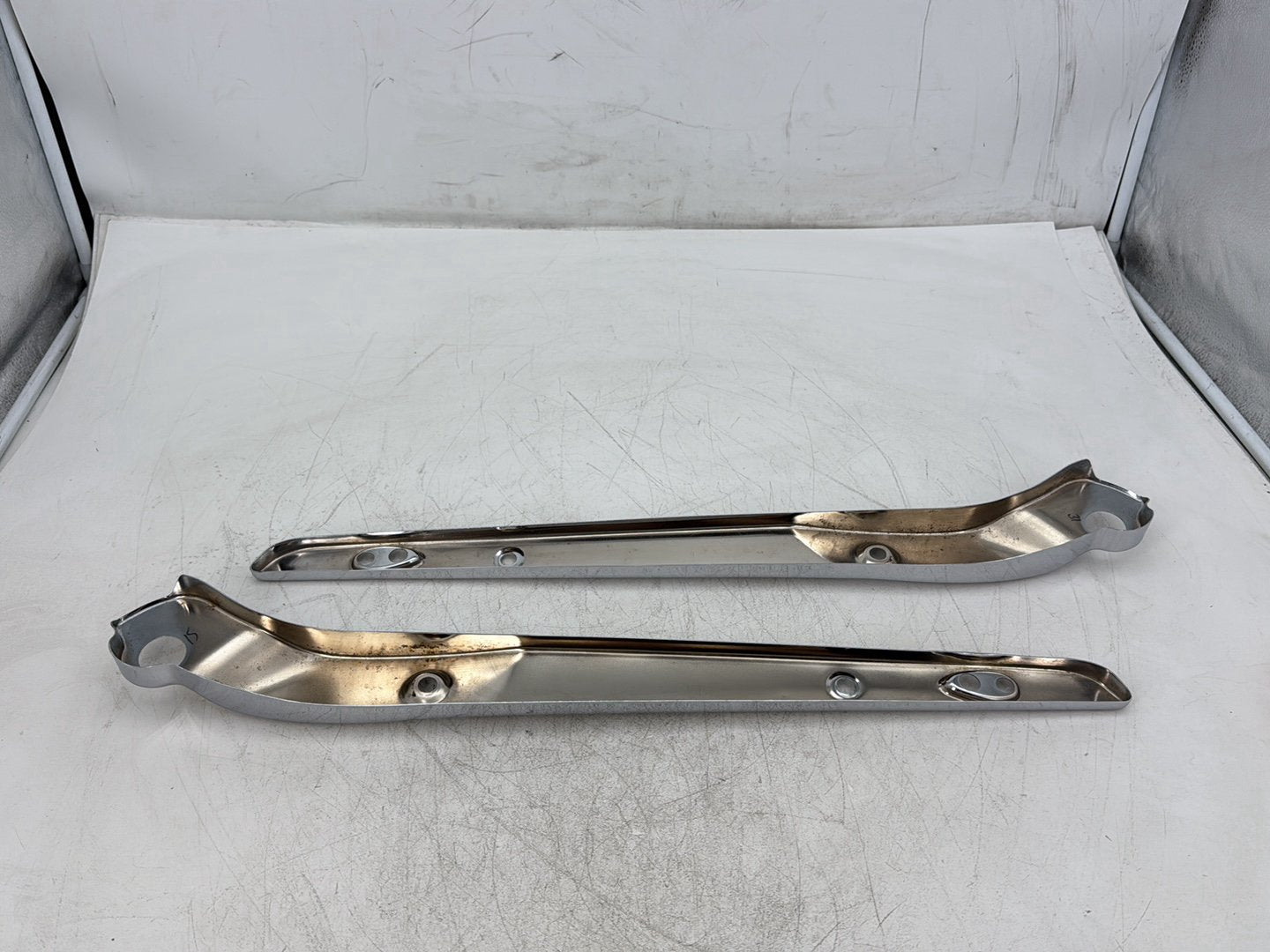 2010 Harley Dyna Fat Bob FXDF OEM Rear Left Right Fender Struts Bracket