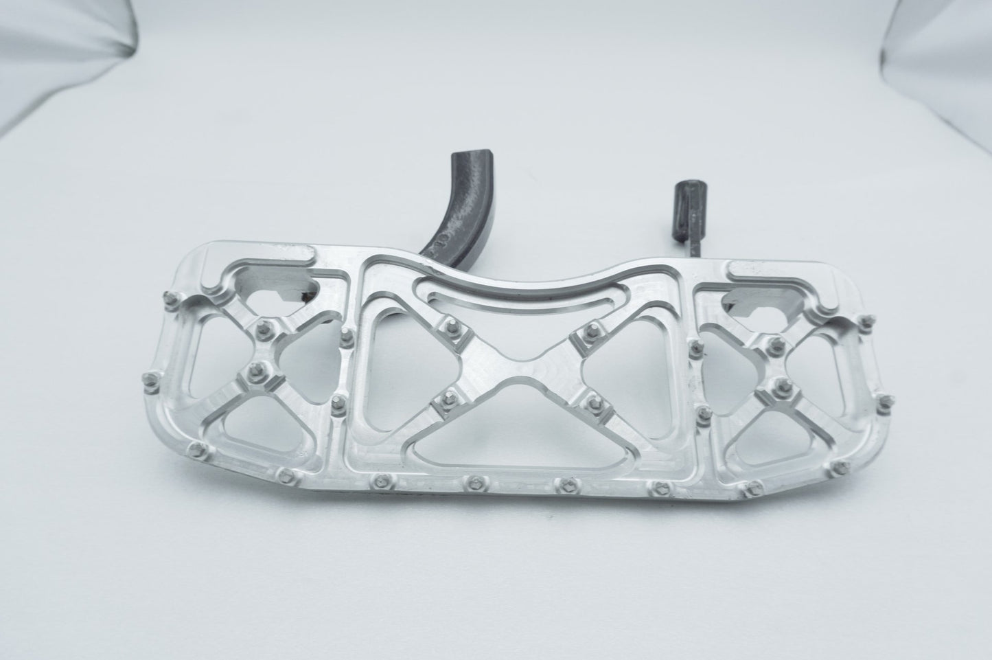 1999 - 2006 Harley-Davidson Touring Electra Glide Right Driver 1 Floorboard Foot Rest Aftermarket MX Style Wide Billet