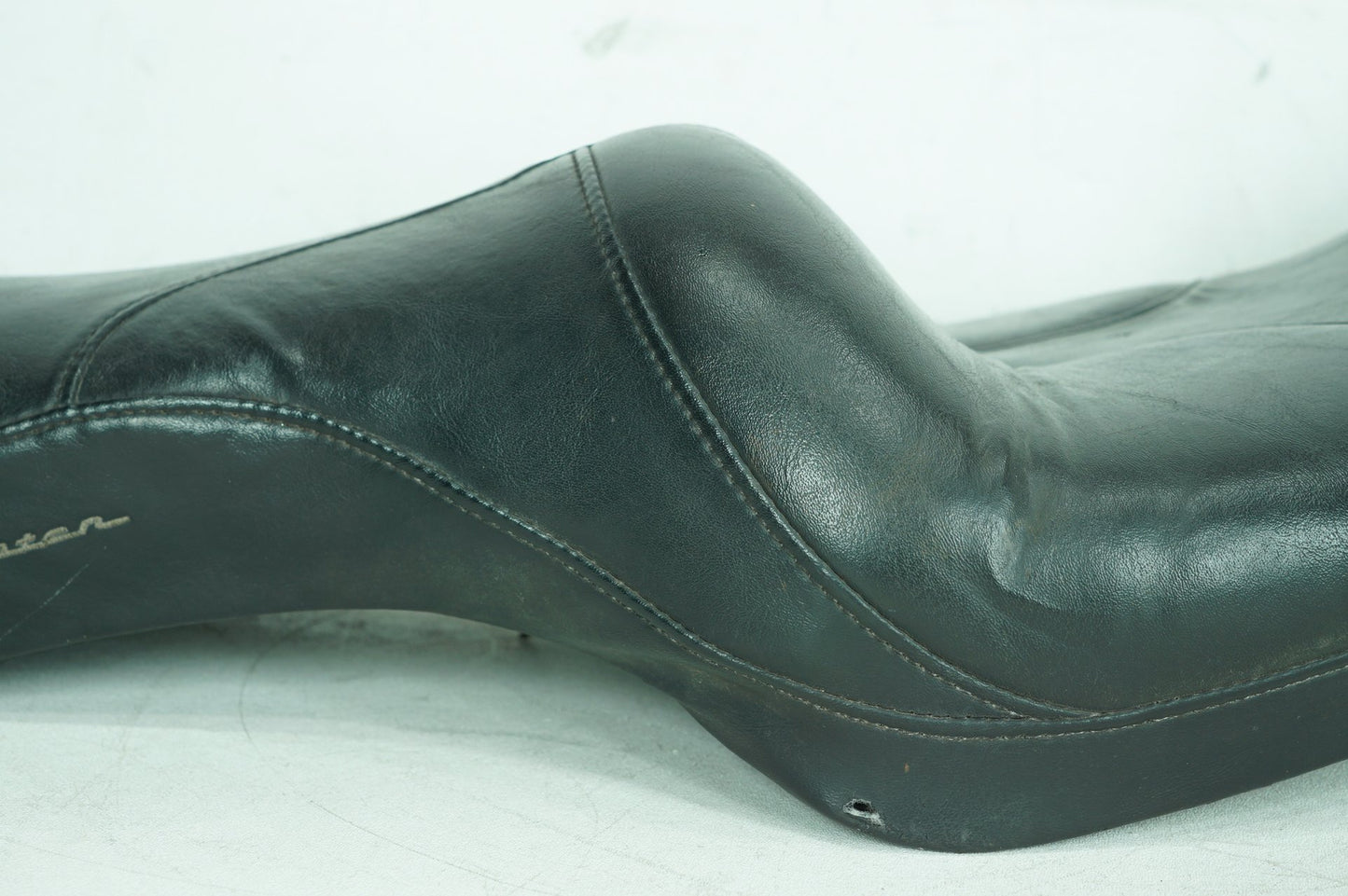 2004 - 2012 Harley-Davidson Sportster Custom Passenger Rider Driver Seat Saddle 51530-04