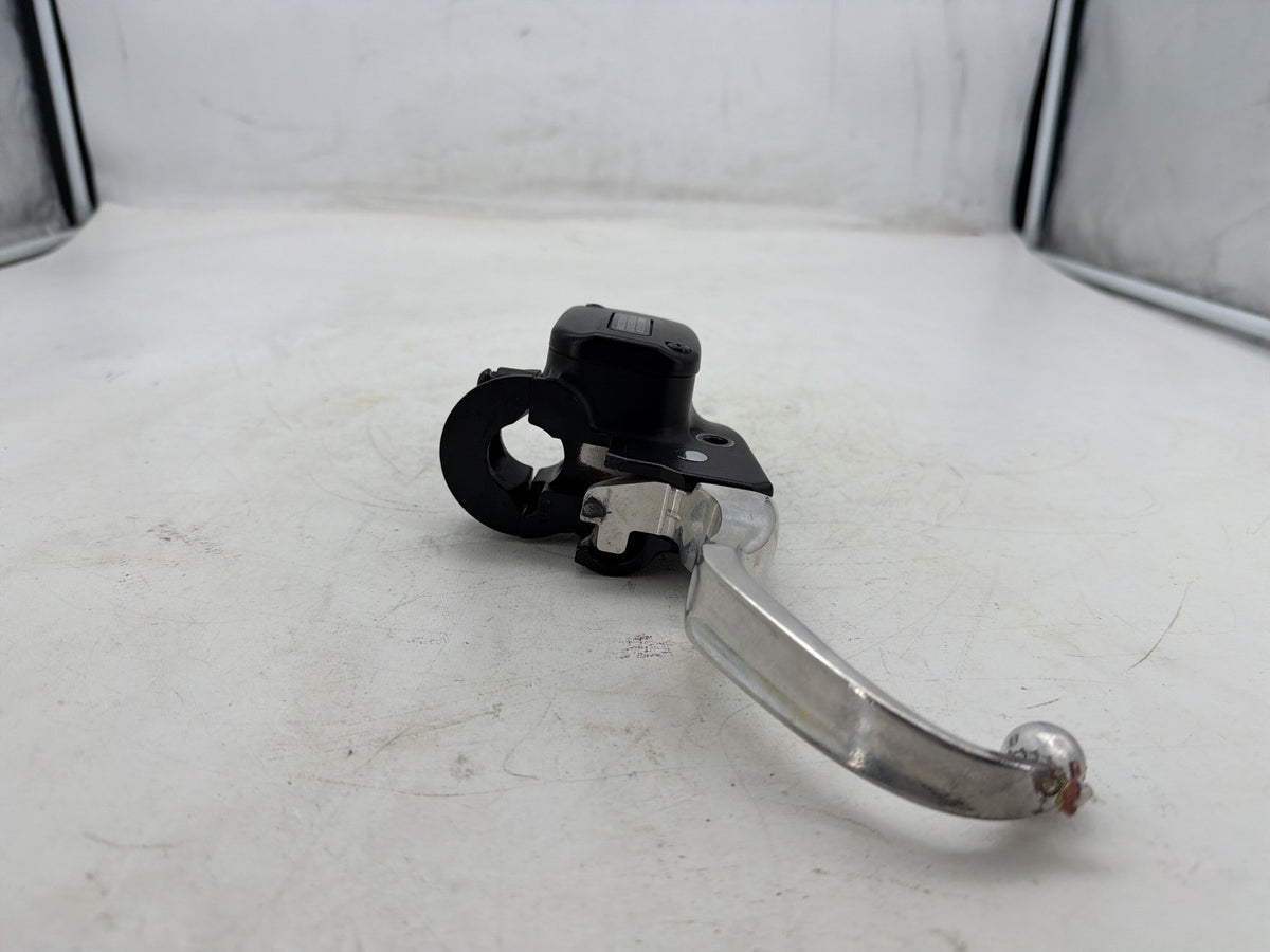 2020 Harley Softail Standard FXST OEM Front Right Brake Lever Master Cylinder