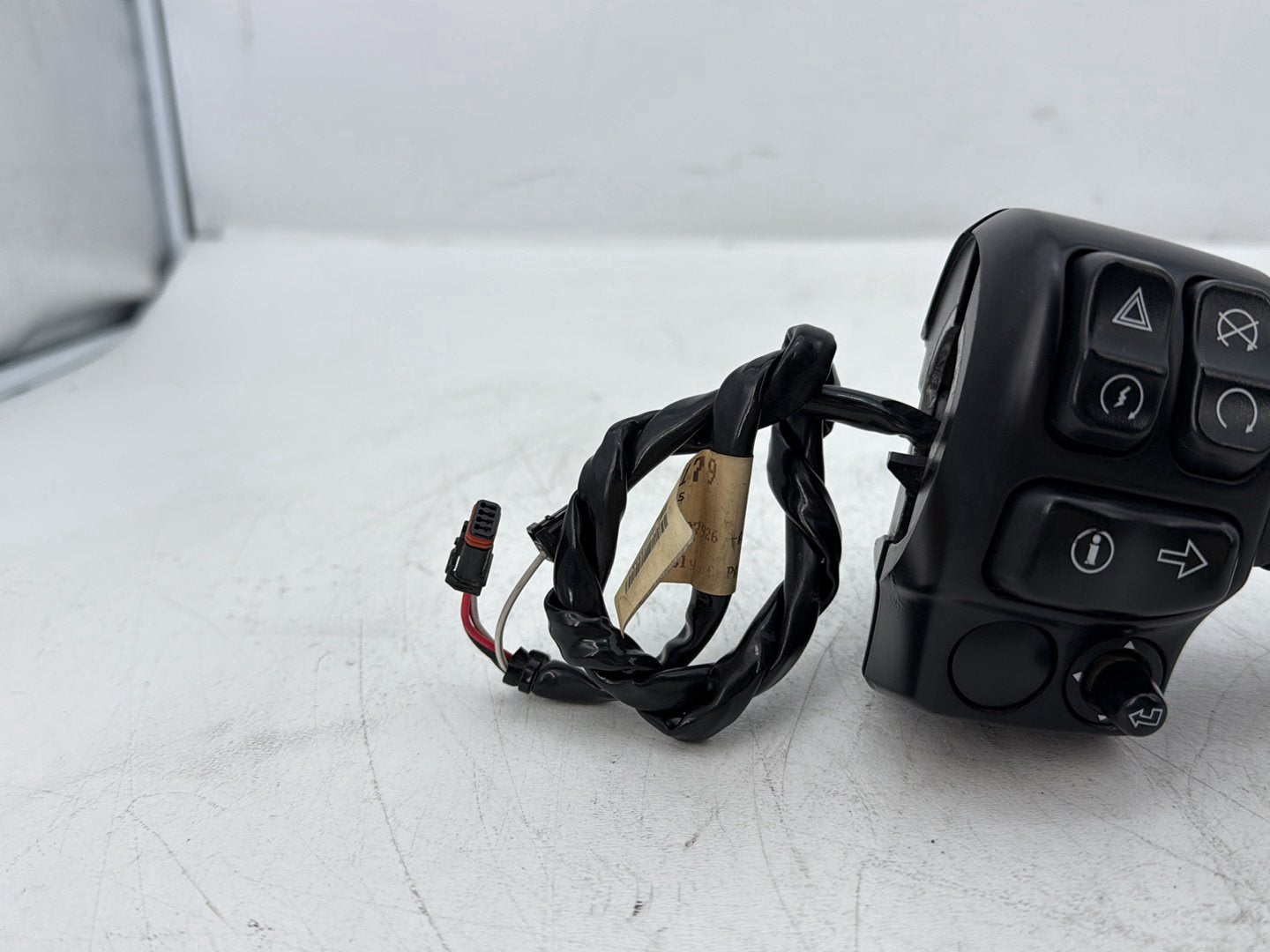 2014 Harley Street Glide Touring FLHXS OEM Right Engine Start Kill Switches Controls