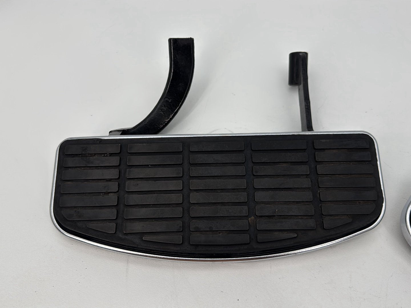 1999 - 2006 Harley-Davidson Touring Electra Glide Classic Left Right Driver Floorboard Foot Rest  	50614-91A