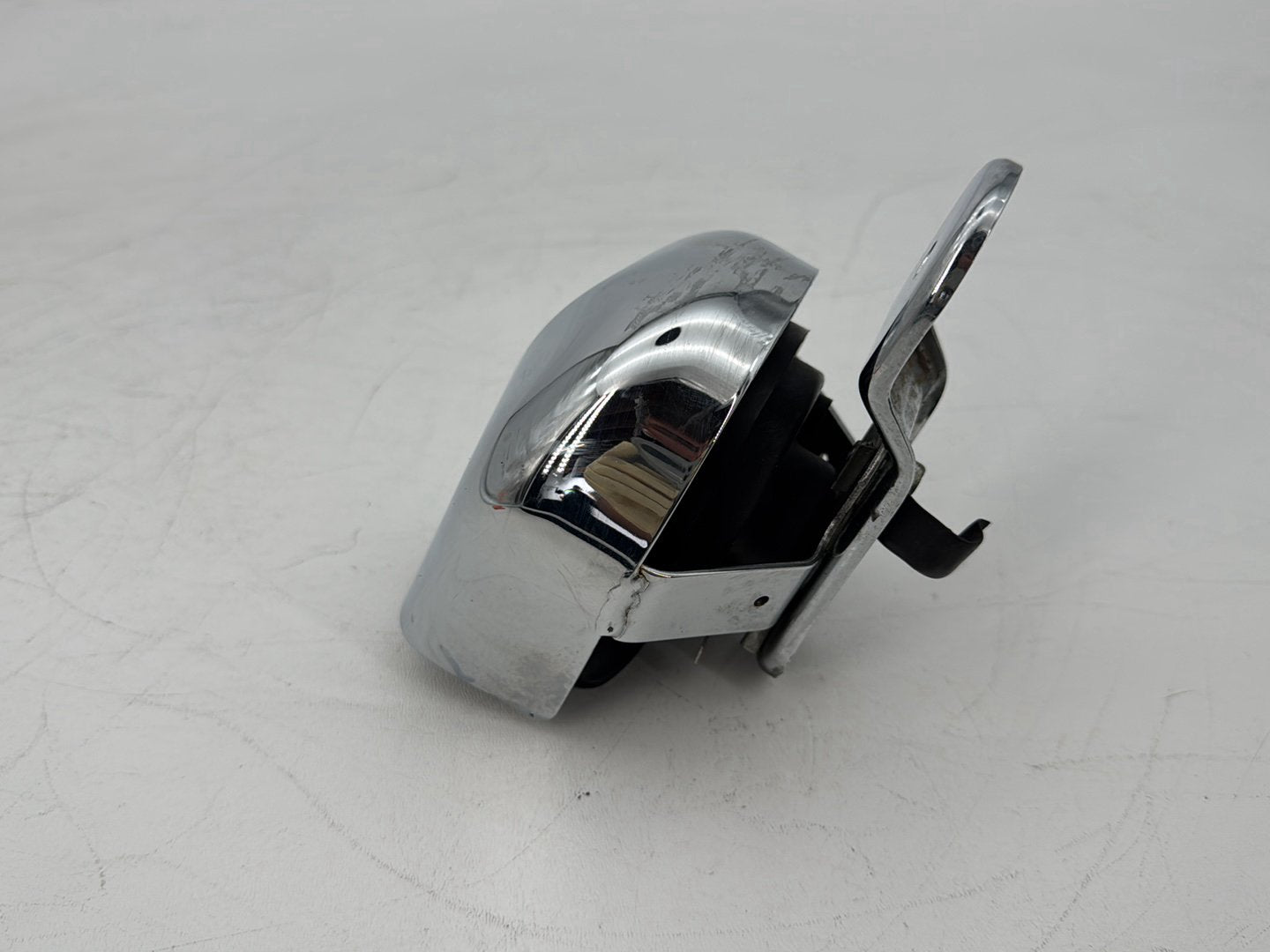 1999 - 2006 Harley-Davidson Touring Electra Glide Classic Horn Signal Klaxon Chrome Cover 69012-93A