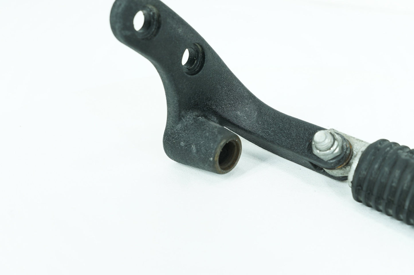 2007 - 2017 Harley-Davidson Dyna Street Bob Right Driver Footpeg Bracket Mount 50666-07