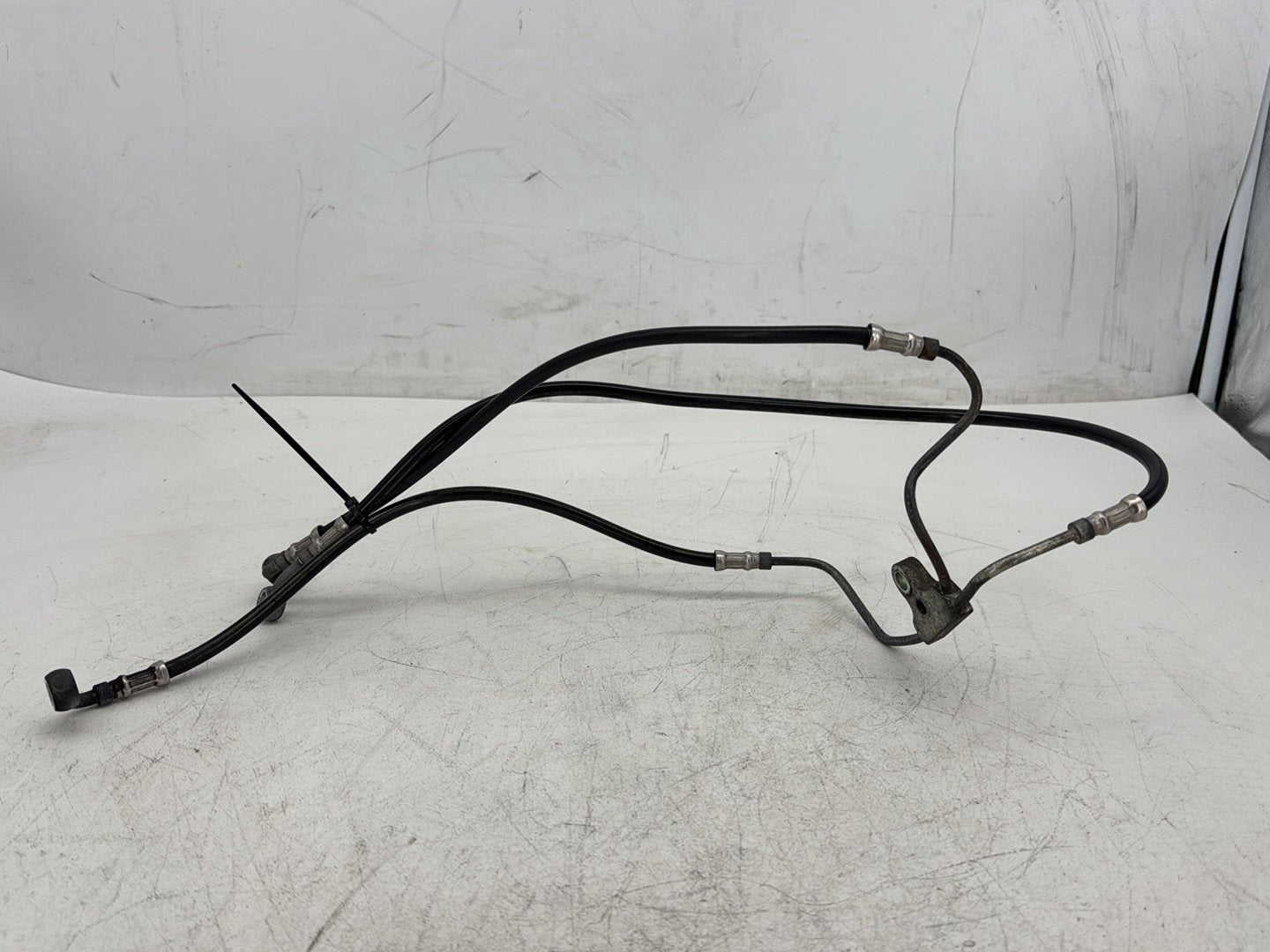 2009 Harley Street Glide Touring FLHX OEM Front Brake Hose Line Pipe NON-abs