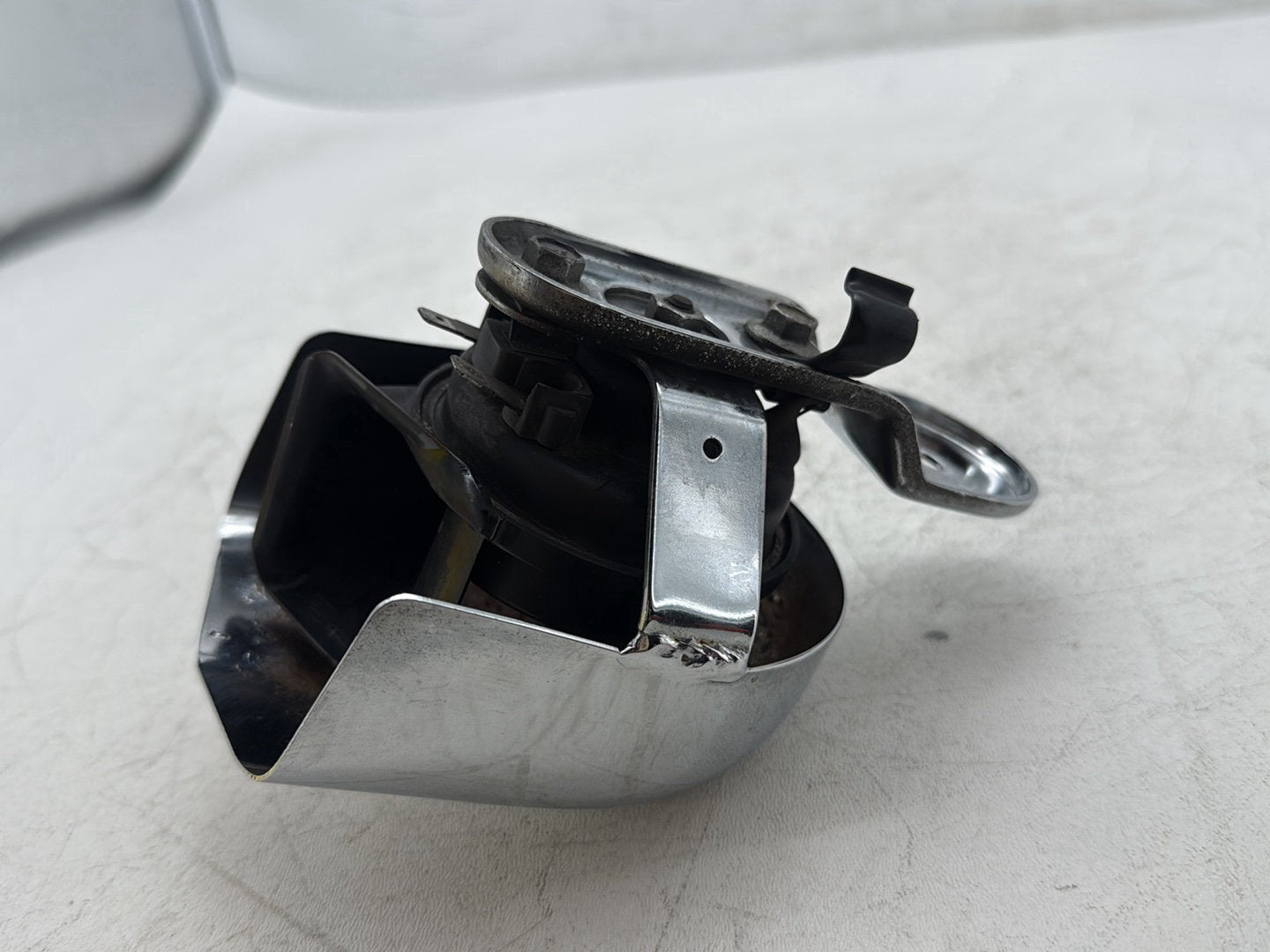2010 Harley Road King Touring Classic OEM Horn Signal Klaxon Chrome Cover