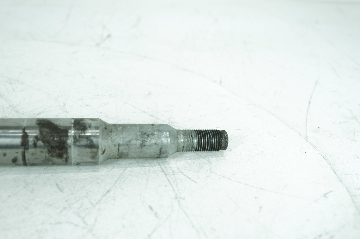 1999 - 2006 Harley-Davidson Touring Electra Glide Front Wheel Axle Bolt Shaft 43364-00