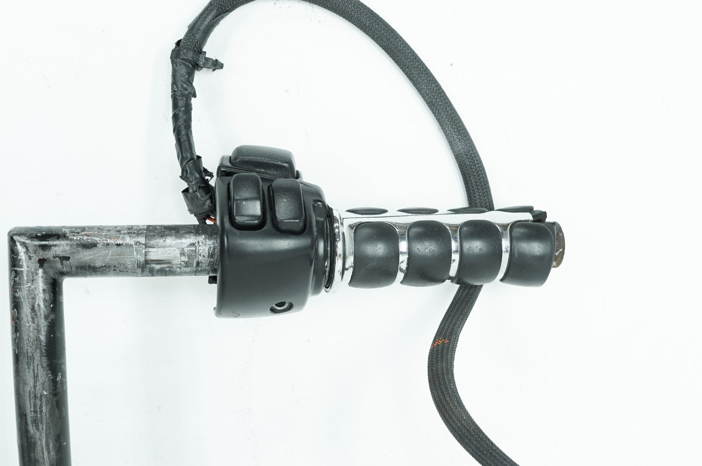 2004 - 2013 Harley-Davidson Sportster Seventy-Two Handlebars & Right Engine Start Kill Switches Controls 56079-93
