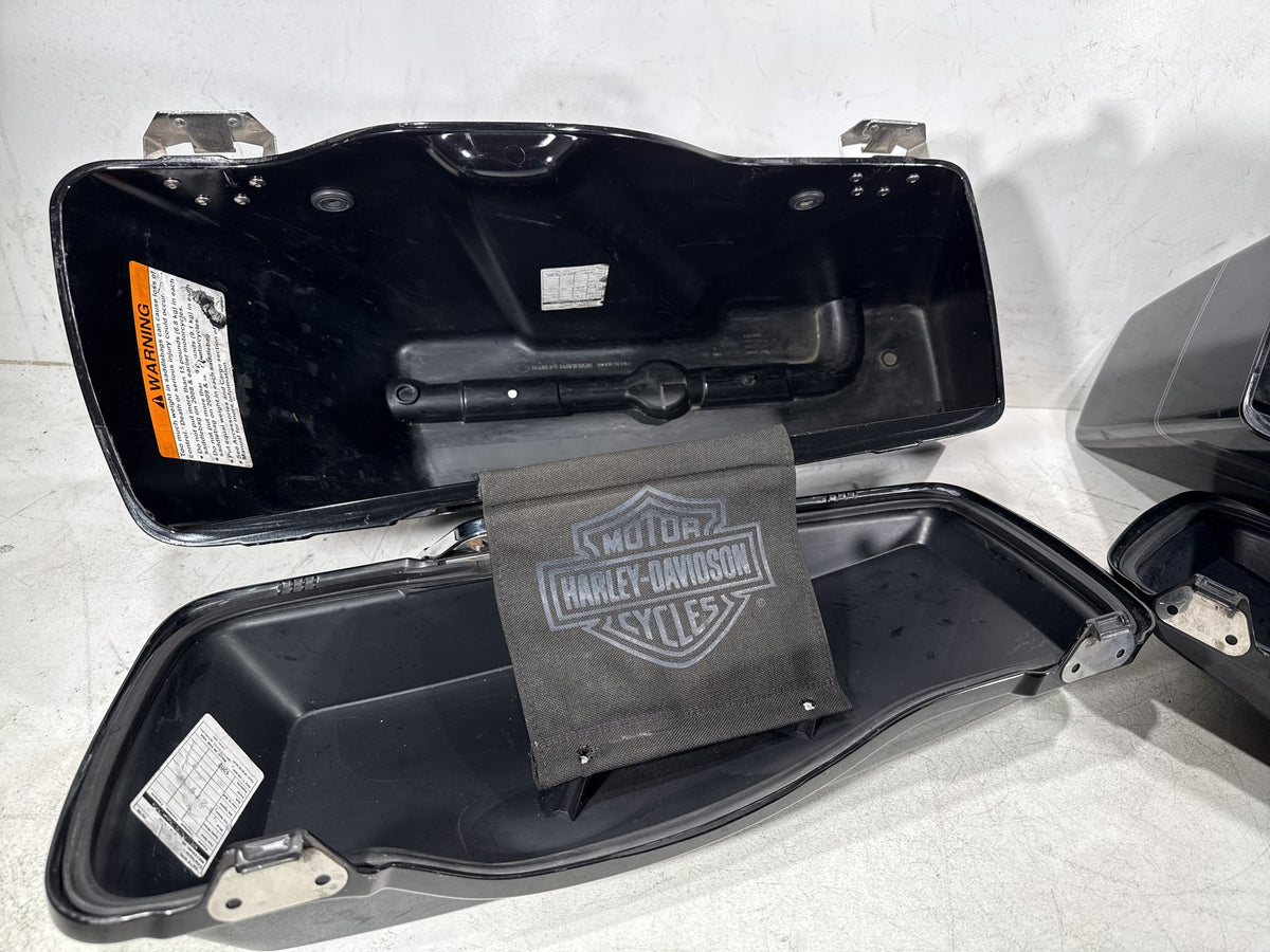2009 Harley Electra Glide Touring Ultra OEM Left Right Saddlebags Luggage NOKey