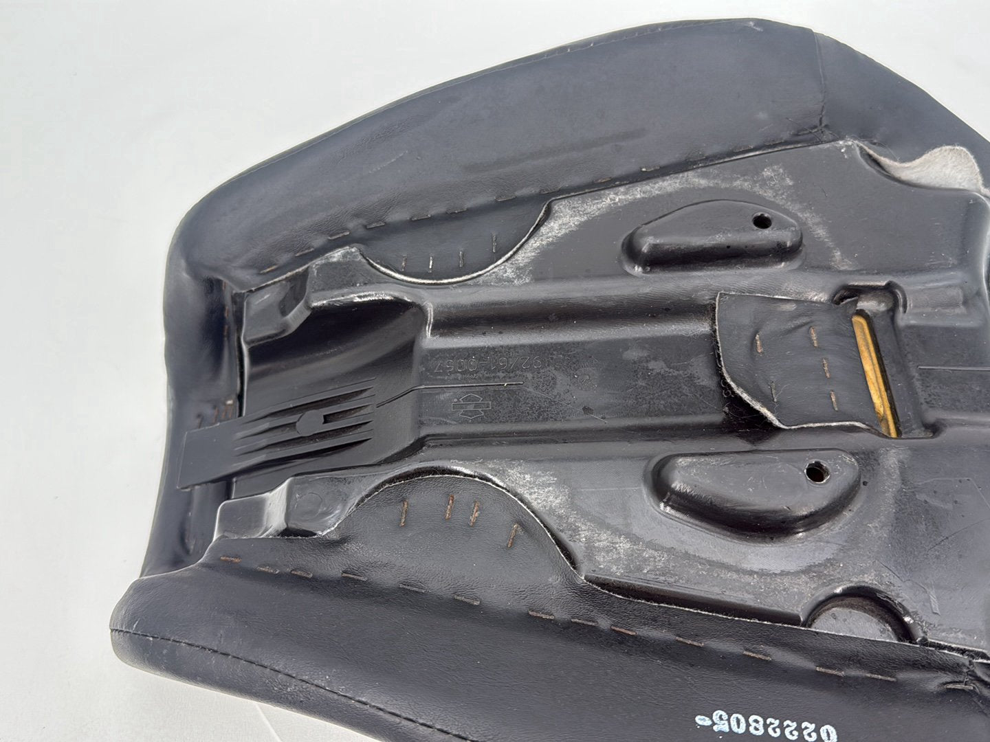 2007 - 2017 Harley-Davidson Dyna Wide Glide Rider Driver Solo Seat Pillion 51503-10